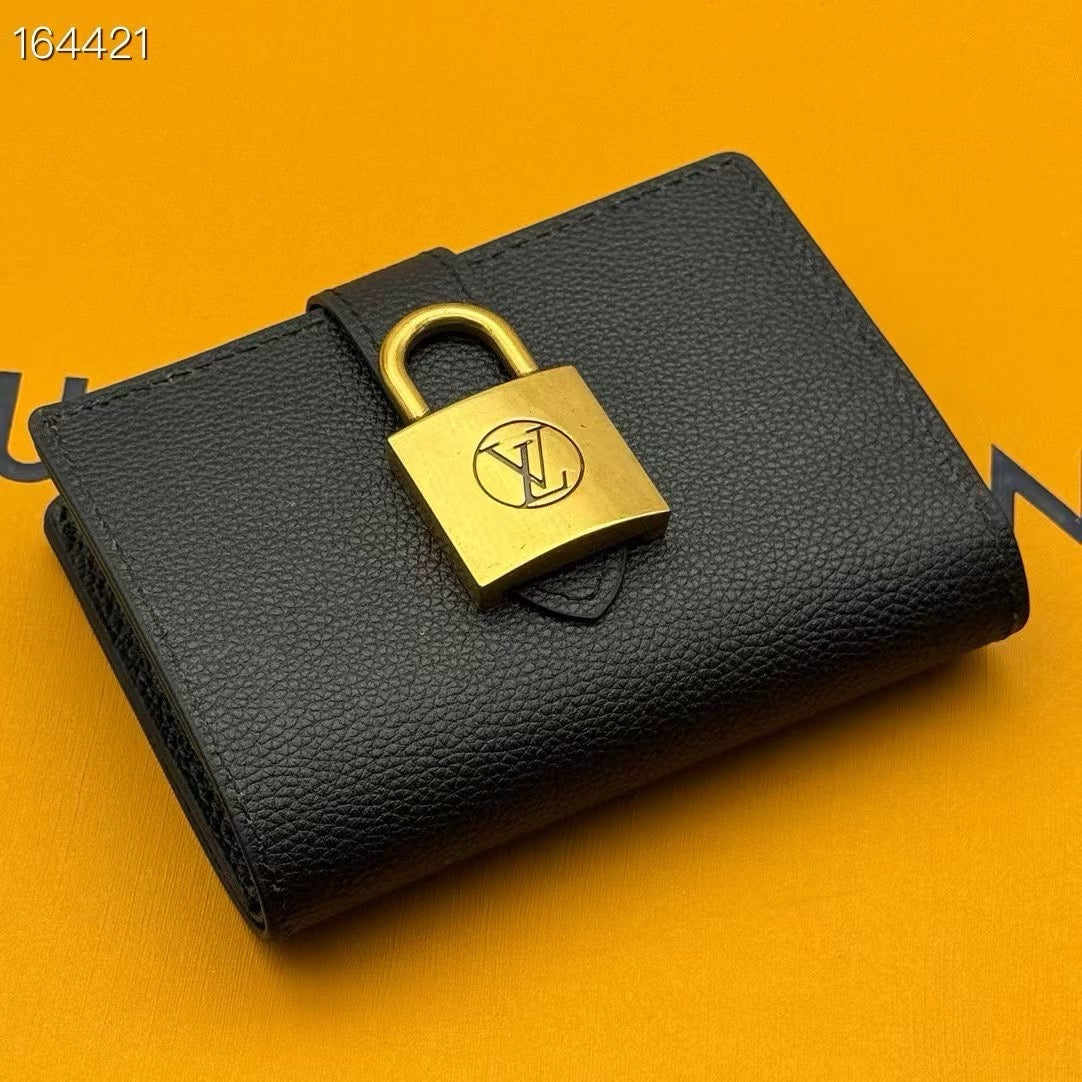 LB1232 Low Key Compact Wallet / 4.3 x 3.3 x 0.8 inches