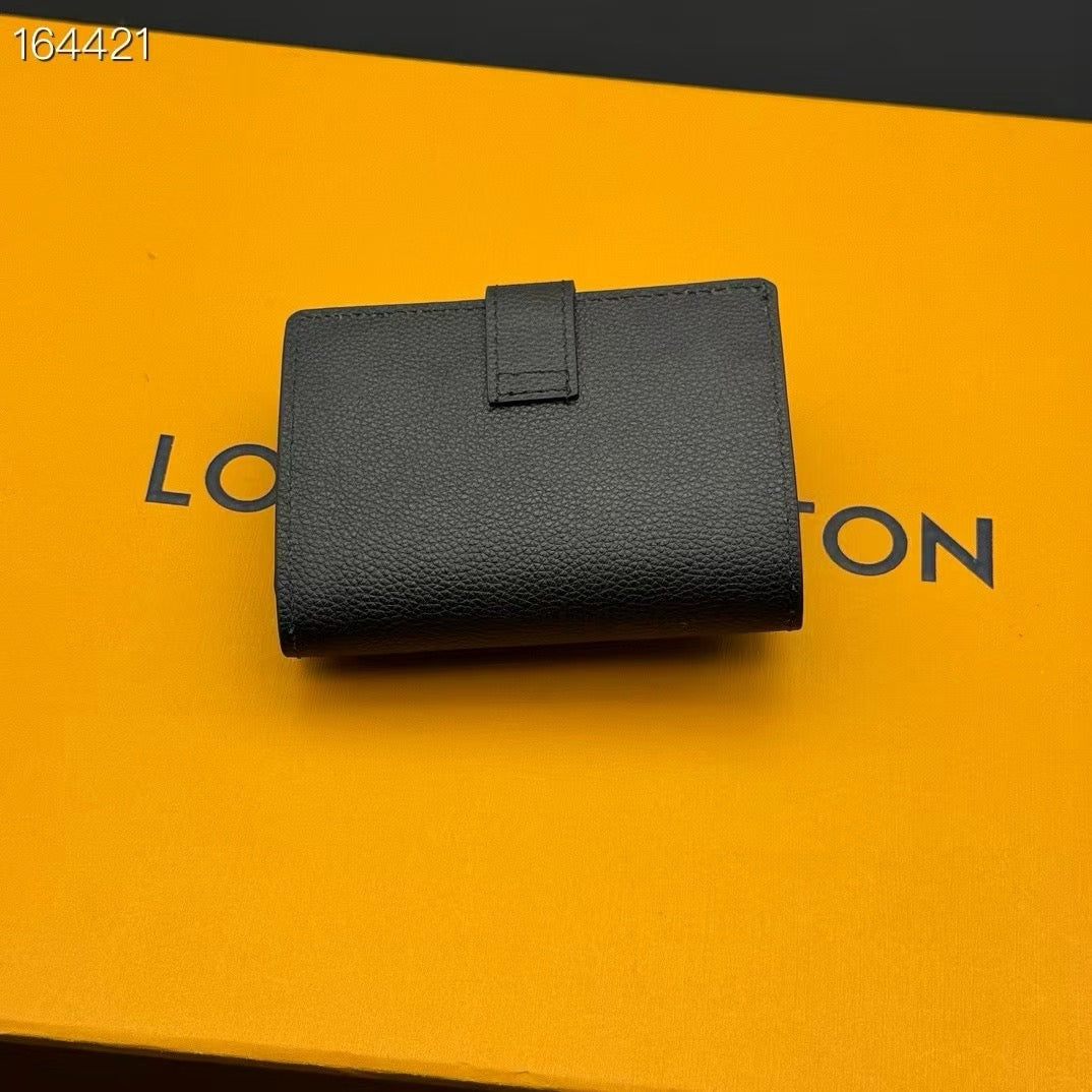 LB1228 Low Key Compact Wallet / 4.3 x 3.3 x 0.8 inches