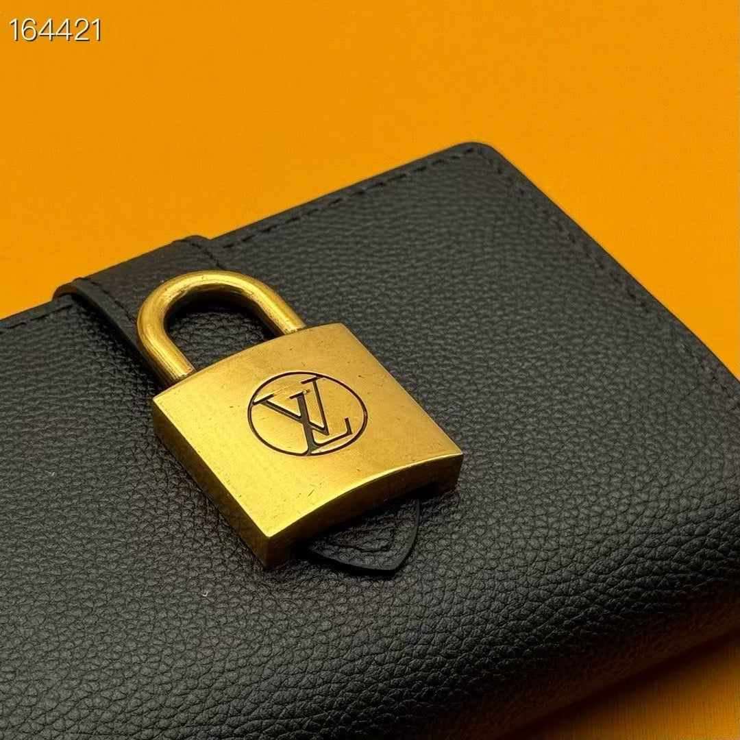 LB1228 Low Key Compact Wallet / 4.3 x 3.3 x 0.8 inches