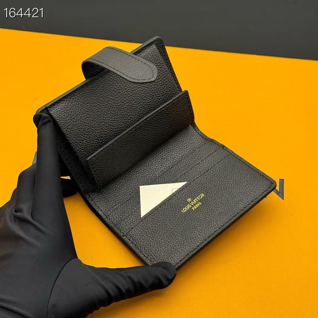 LB1228 Low Key Compact Wallet / 4.3 x 3.3 x 0.8 inches