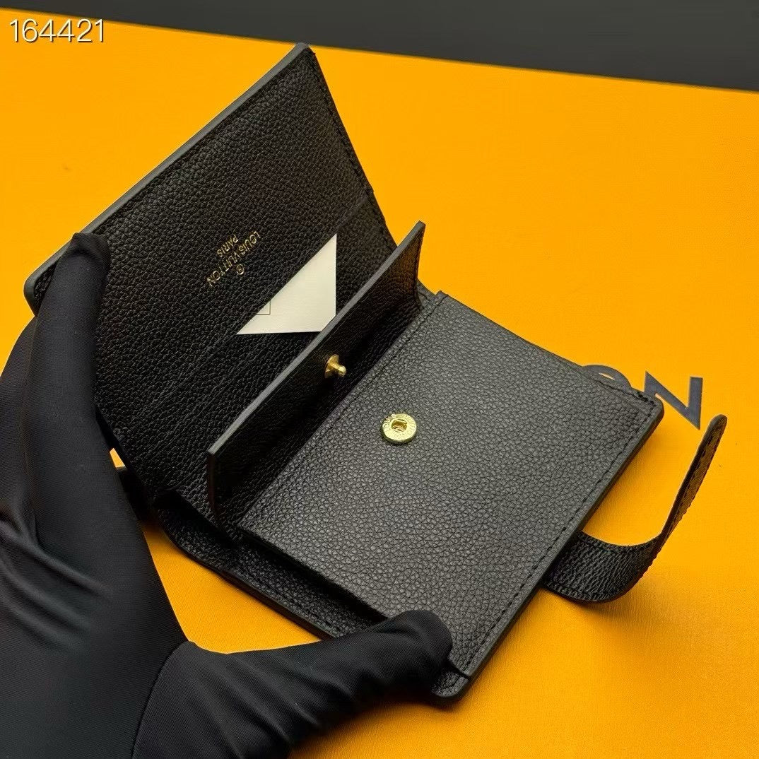 LB1228 Low Key Compact Wallet / 4.3 x 3.3 x 0.8 inches