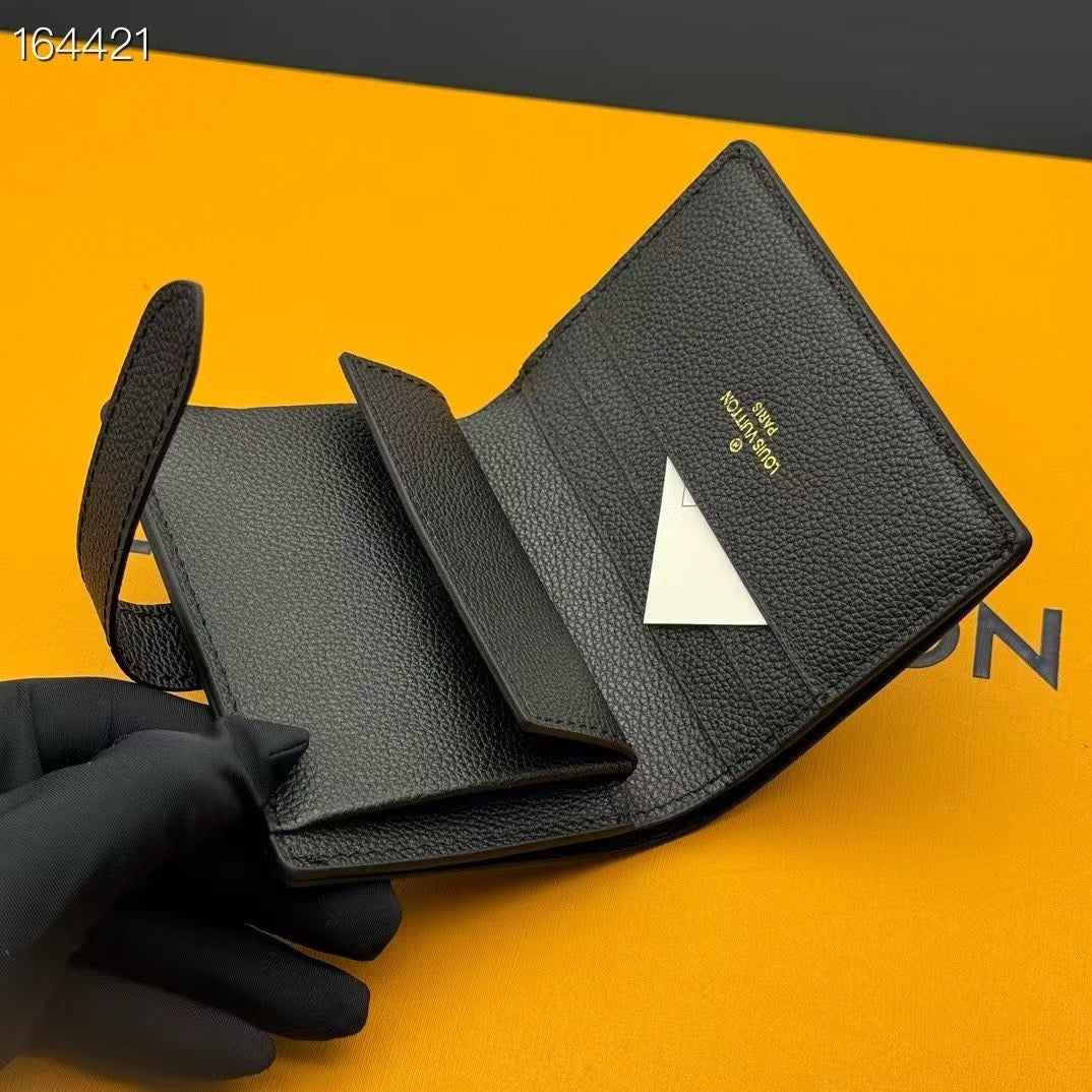 LB1228 Low Key Compact Wallet / 4.3 x 3.3 x 0.8 inches