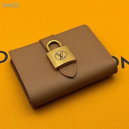 LB1229 Low Key Compact Wallet / 4.3 x 3.3 x 0.8 inches