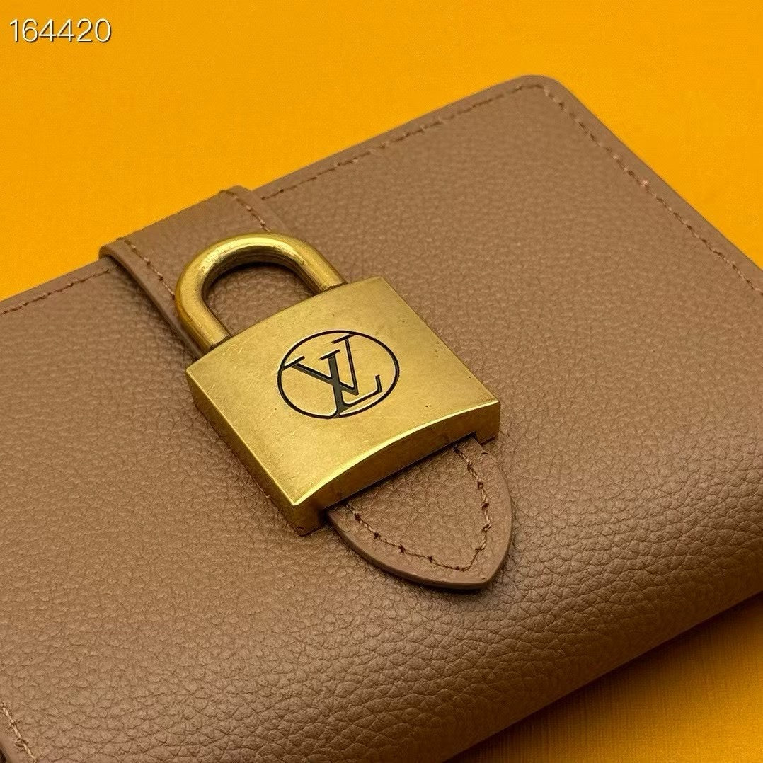LB1229 Low Key Compact Wallet / 4.3 x 3.3 x 0.8 inches