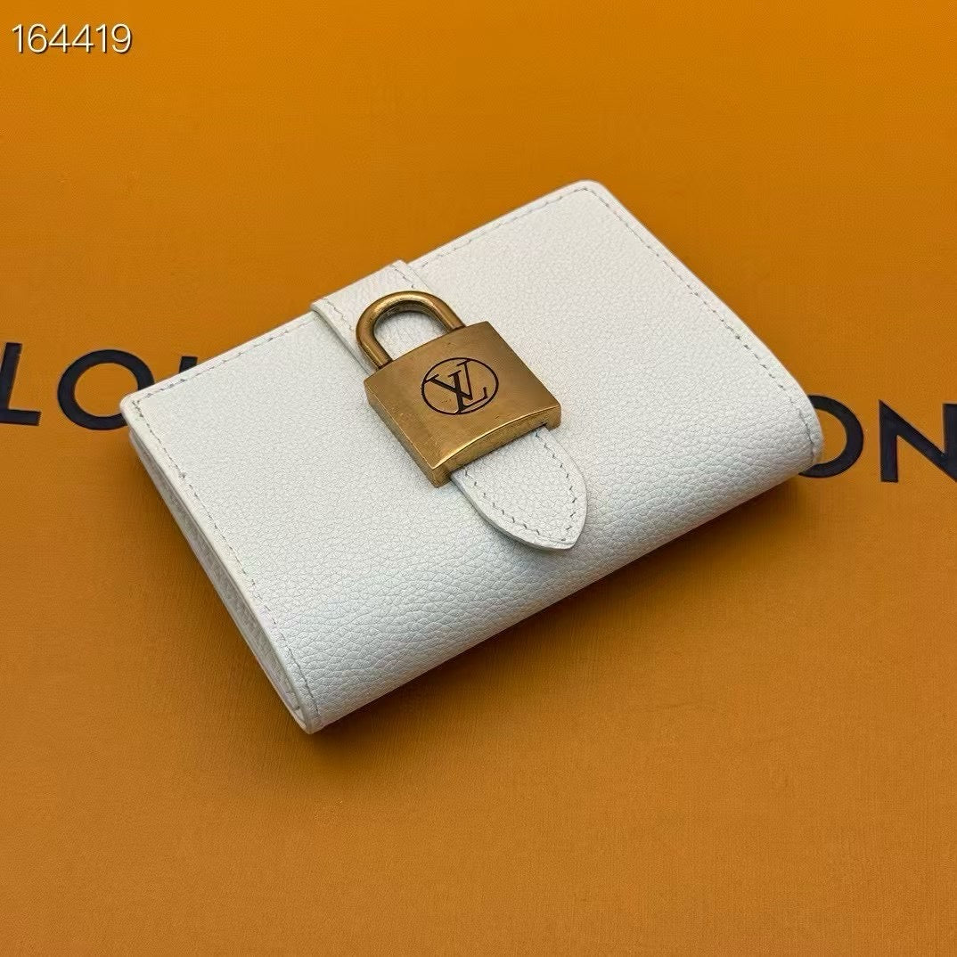 LB1232 Low Key Compact Wallet / 4.3 x 3.3 x 0.8 inches