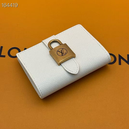 LB1230 Low Key Compact Wallet / 4.3 x 3.3 x 0.8 inches