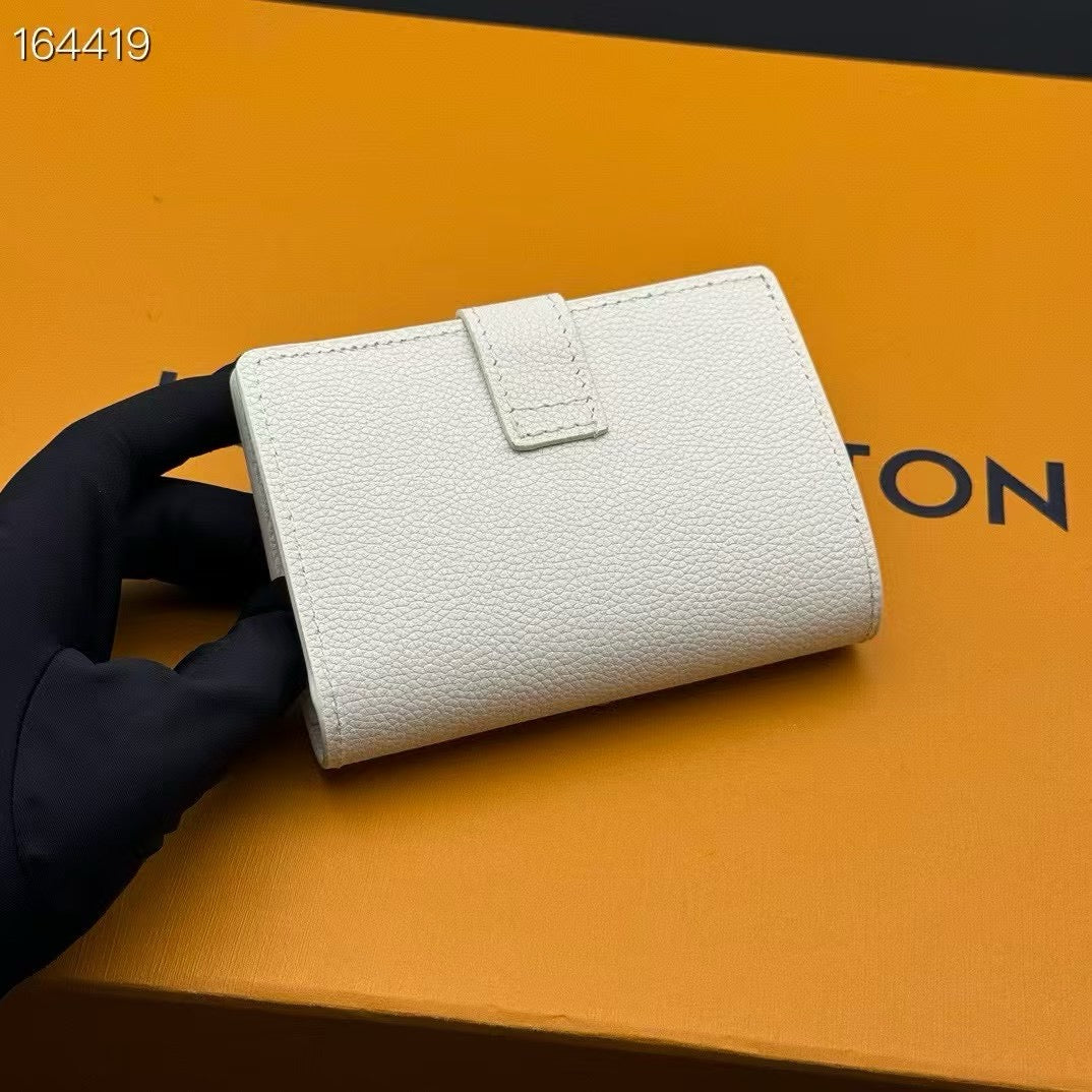 LB1230 Low Key Compact Wallet / 4.3 x 3.3 x 0.8 inches