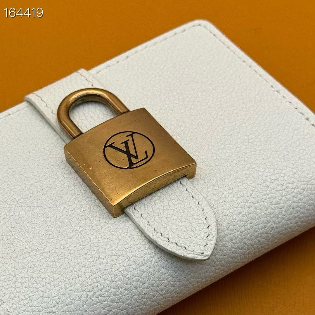 LB1230 Low Key Compact Wallet / 4.3 x 3.3 x 0.8 inches