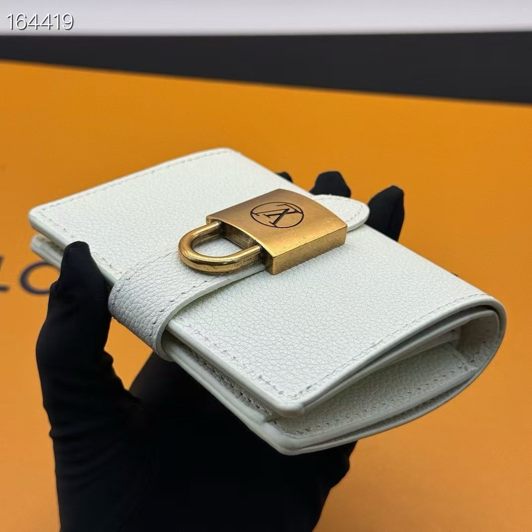 LB1230 Low Key Compact Wallet / 4.3 x 3.3 x 0.8 inches