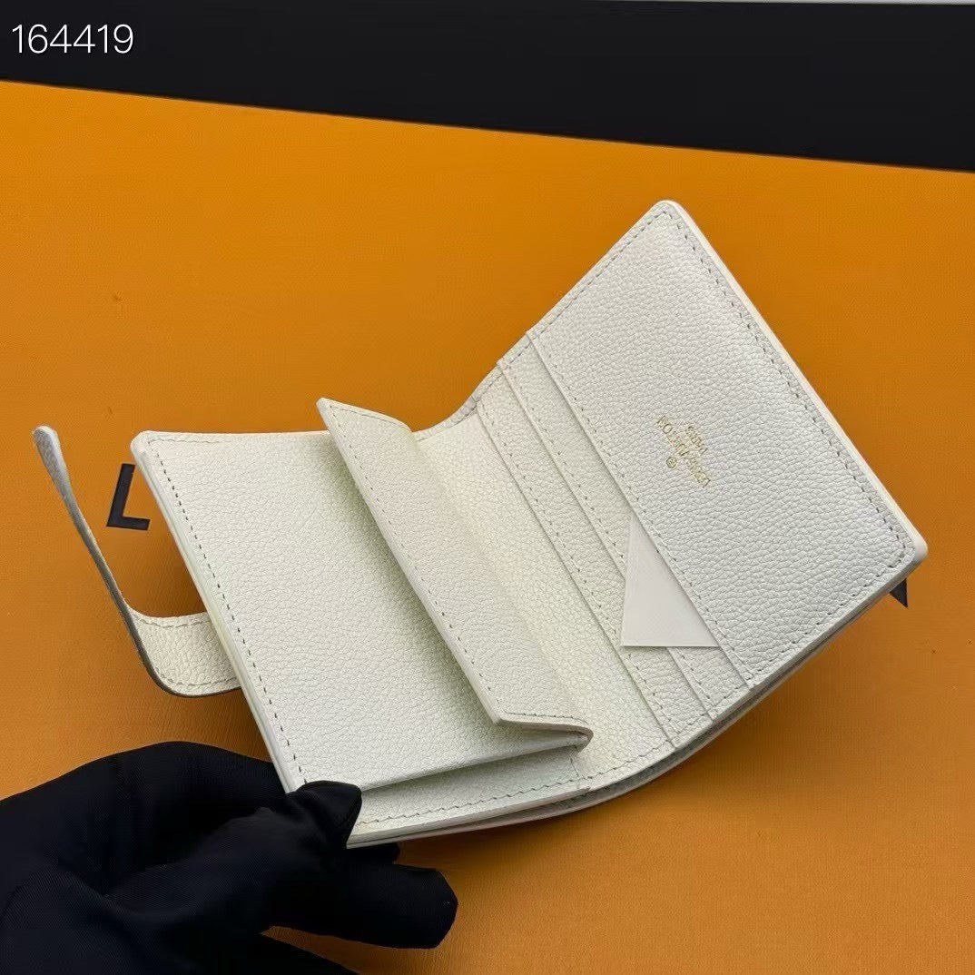 LB1230 Low Key Compact Wallet / 4.3 x 3.3 x 0.8 inches