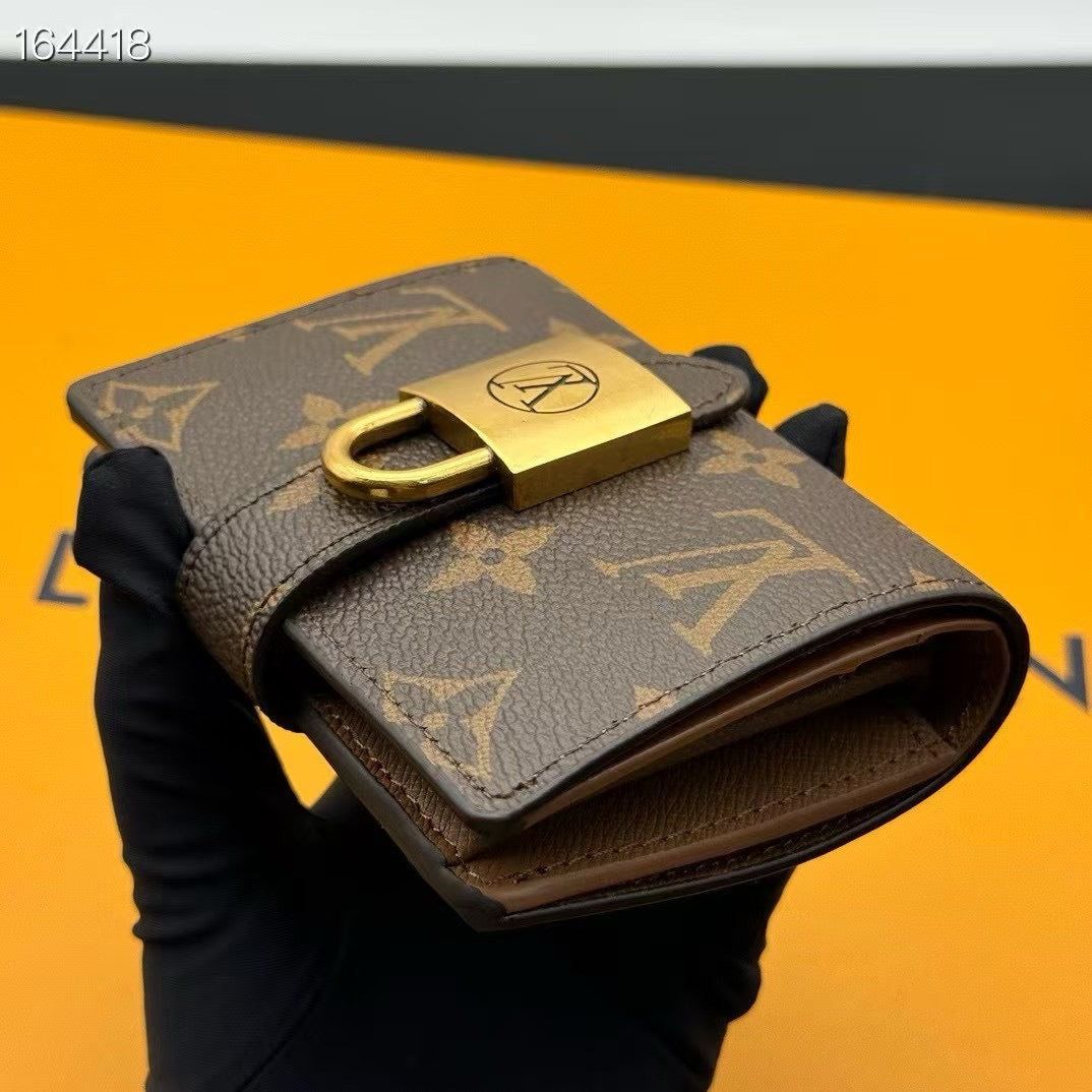 LB1229 Low Key Compact Wallet / 4.3 x 3.3 x 0.8 inches