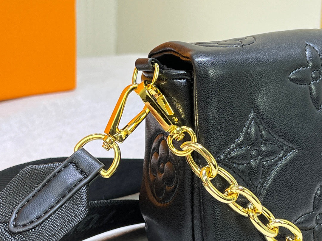 LB763 Wallet on Strap Bubblegram / 7.9 x 4.7 x 2.4 inches