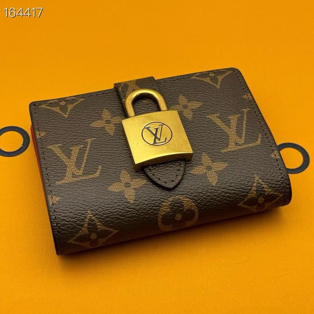 LB1232 Low Key Compact Wallet / 4.3 x 3.3 x 0.8 inches