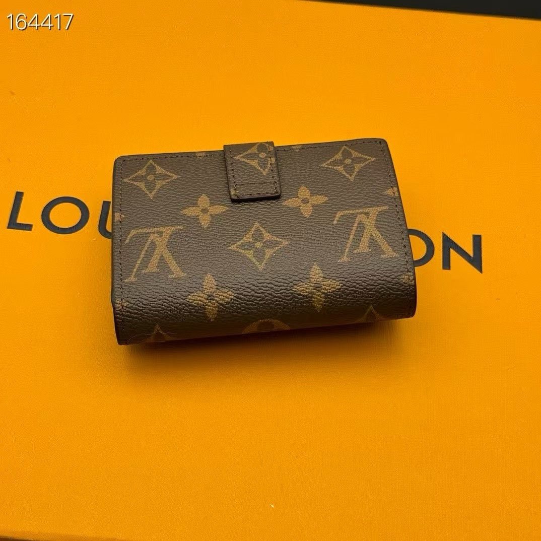 LB1232 Low Key Compact Wallet / 4.3 x 3.3 x 0.8 inches