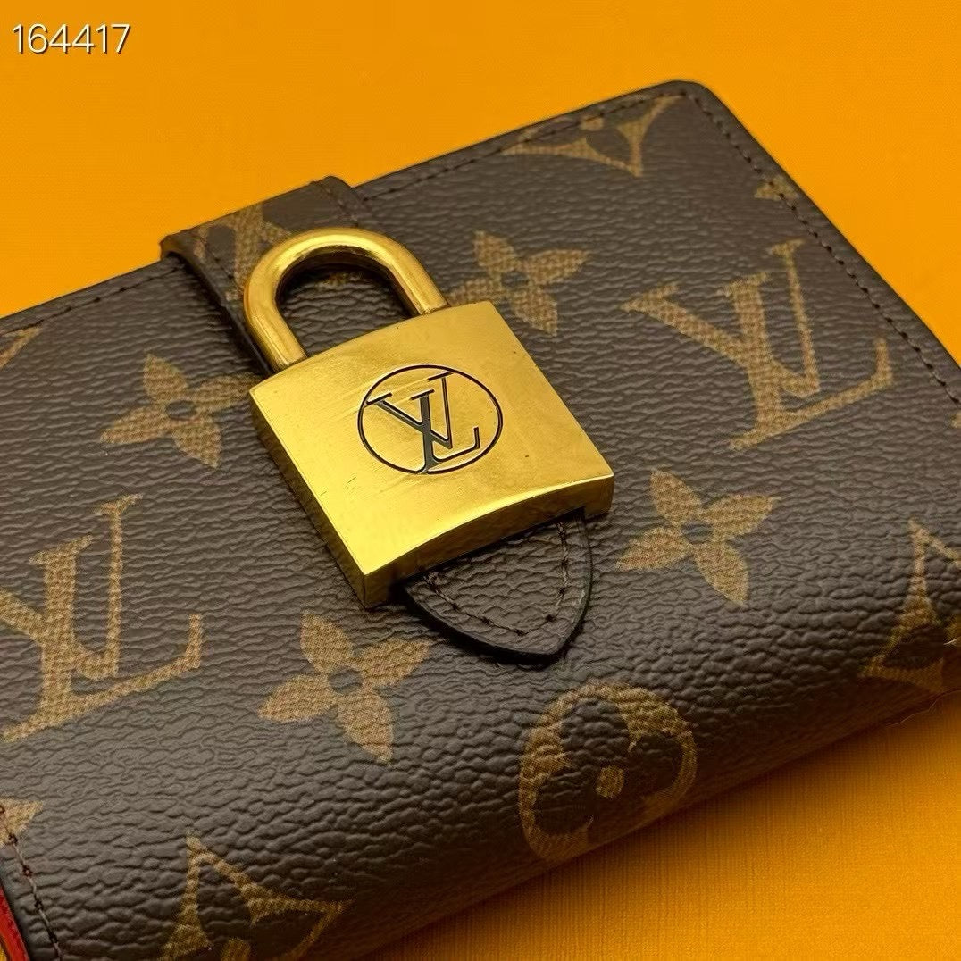 LB1232 Low Key Compact Wallet / 4.3 x 3.3 x 0.8 inches