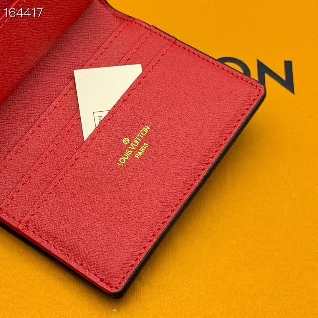 LB1232 Low Key Compact Wallet / 4.3 x 3.3 x 0.8 inches