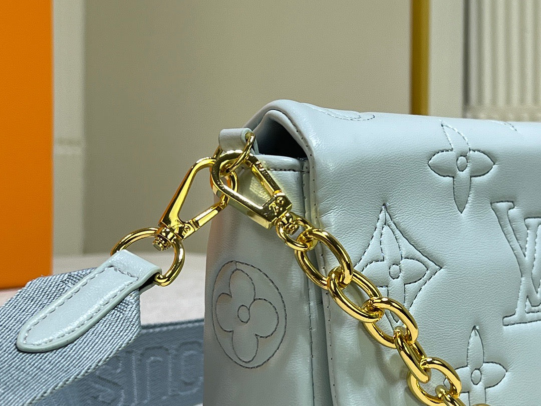 LB765 Wallet on Strap Bubblegram / 7.9 x 4.7 x 2.4 inches