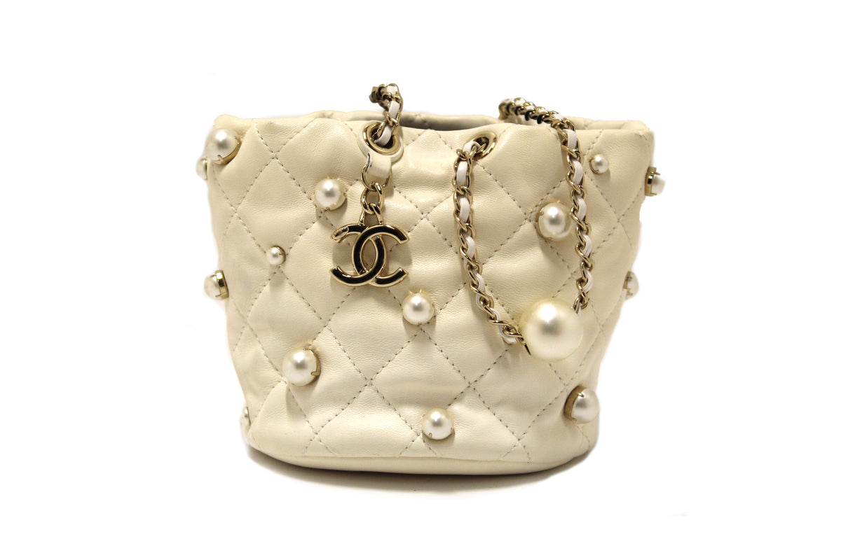 Chanel Quilted Lambskin with Pearls Mini Drawstring Bucket Bag | Italystation.com