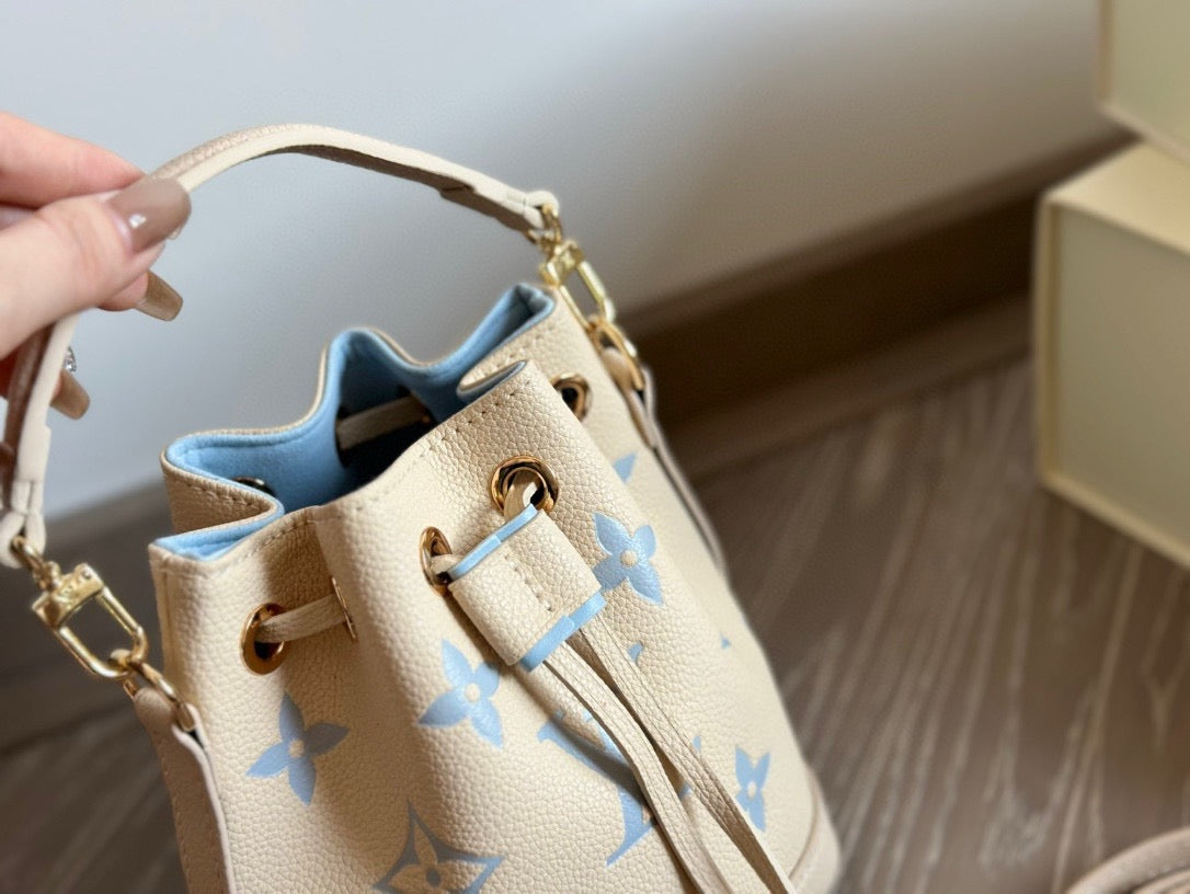 LB992 Nano Noé / 5.1 x 6.3 x 3.9 inches