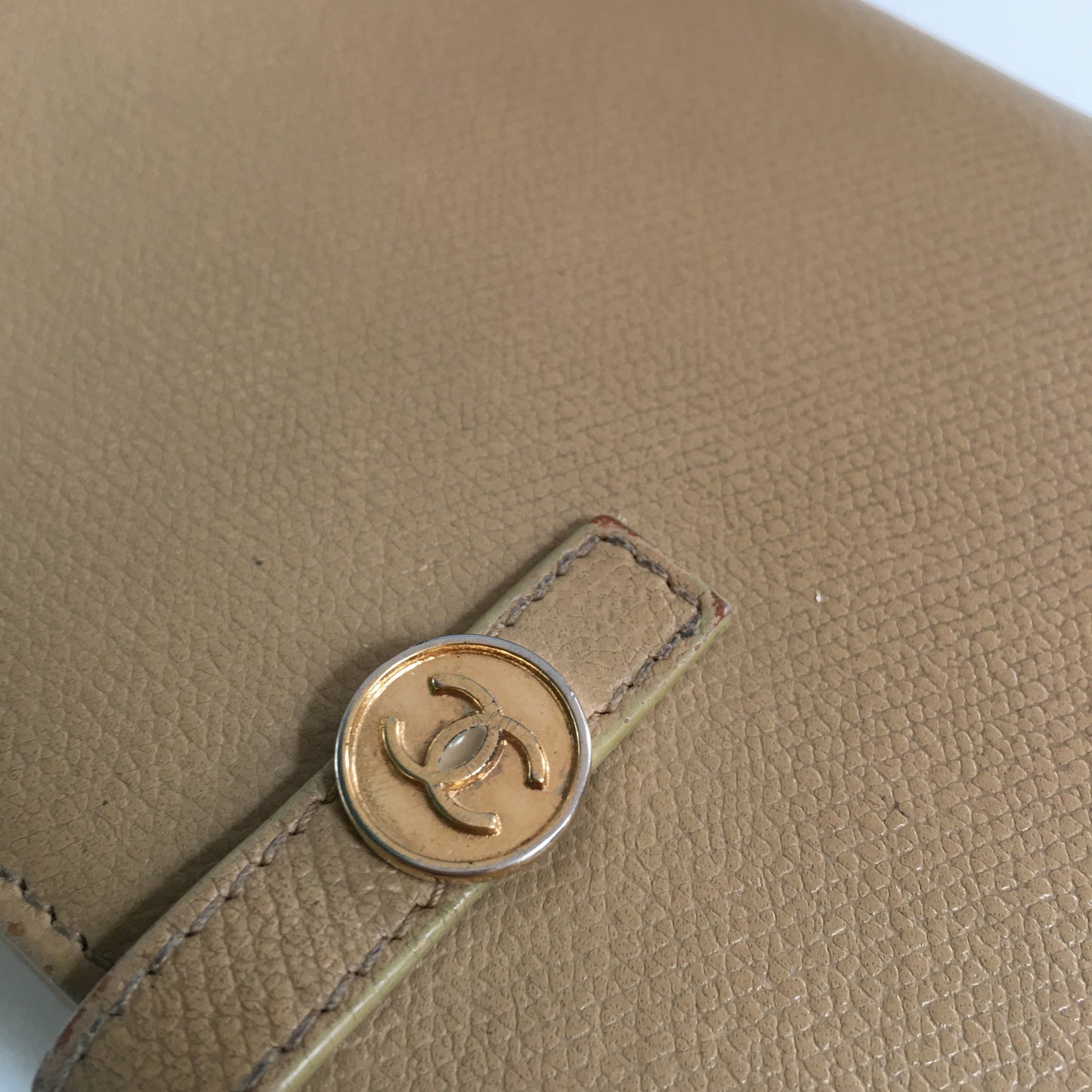 CHANEL Wallet in Beige Leather