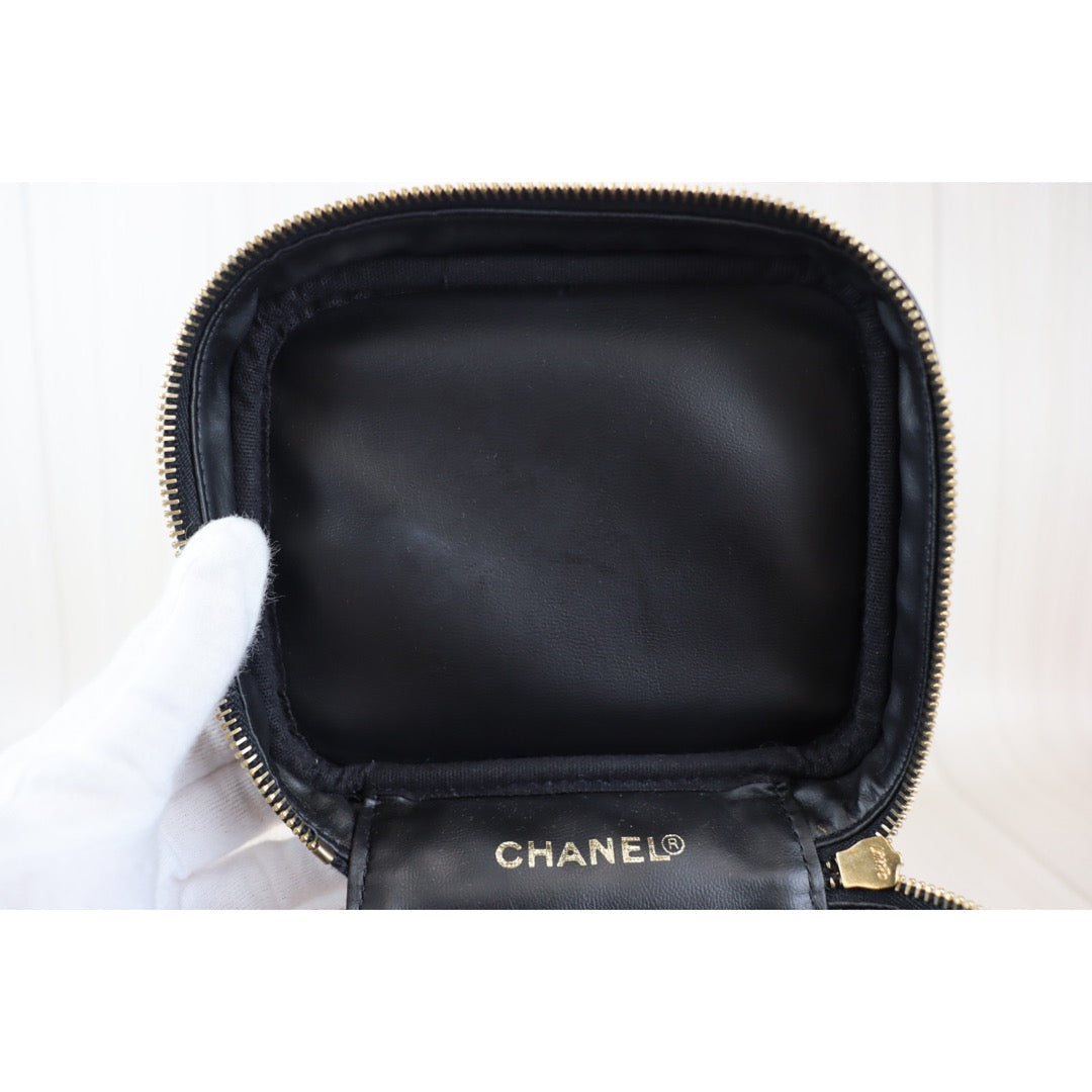 Rank SA ｜ CHANEL Caviar Skin Vanity Handbag ｜092303