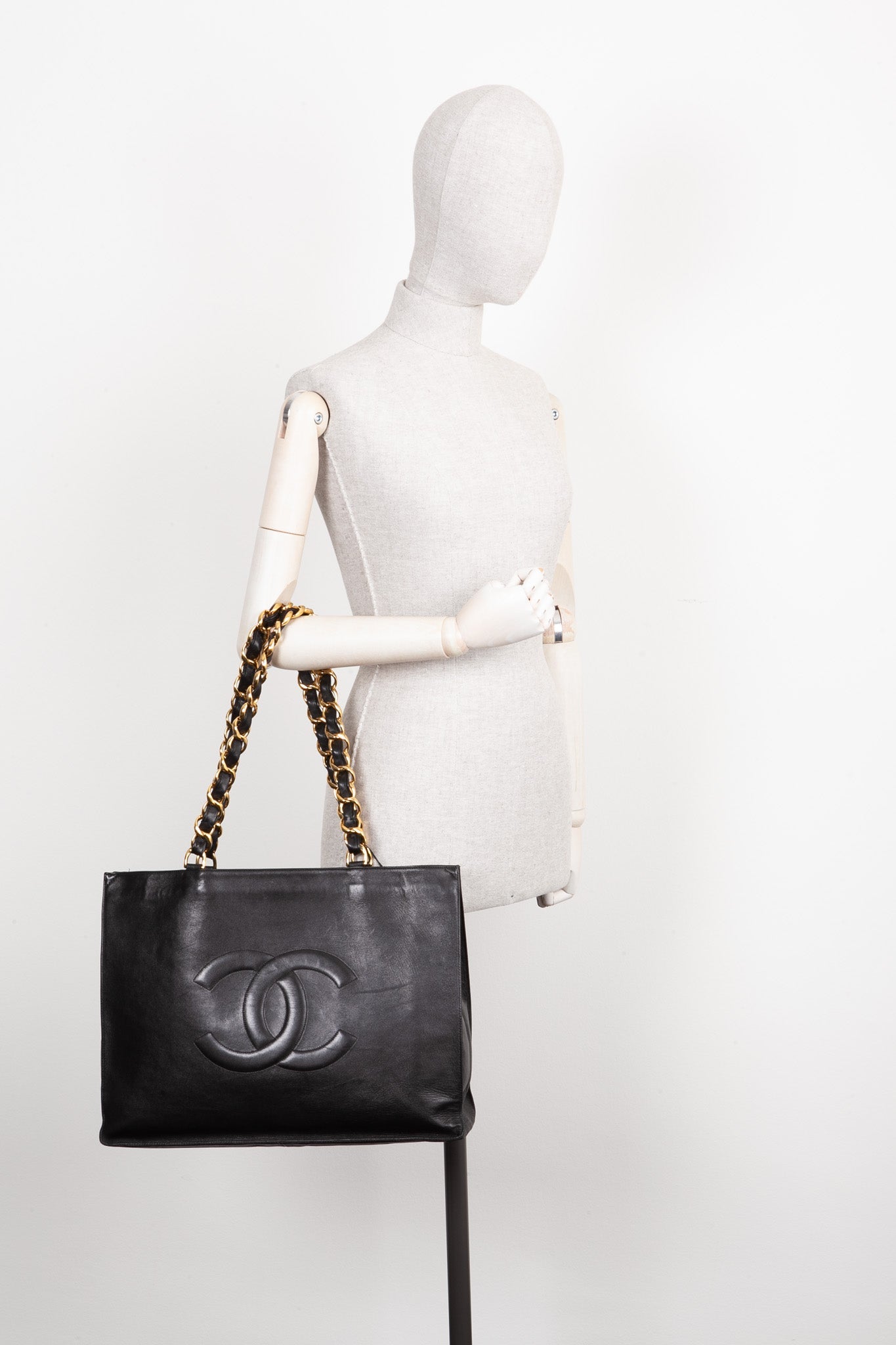 CHANEL Vintage CC Chain Tote Black