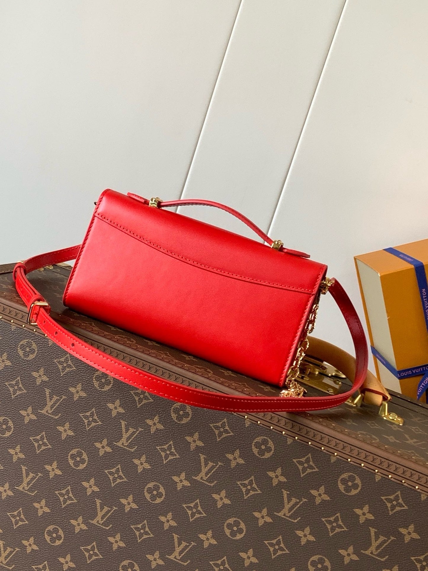 LB1155 Wallet On Chain Capucines / HIGHEST QUALITY VERSION / 9.1 x 4.7 x 1.6 inches