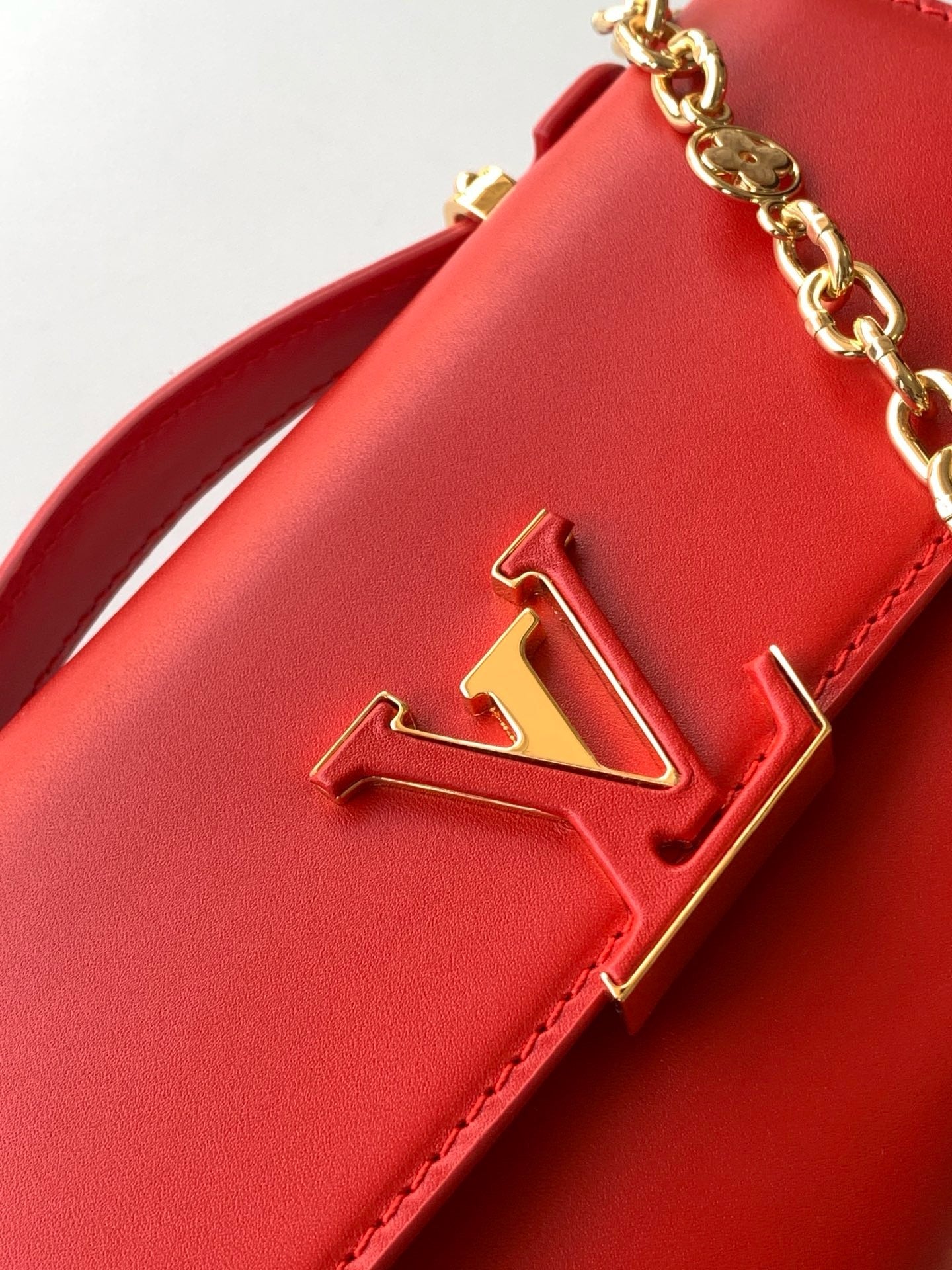 LB1155 Wallet On Chain Capucines / HIGHEST QUALITY VERSION / 9.1 x 4.7 x 1.6 inches
