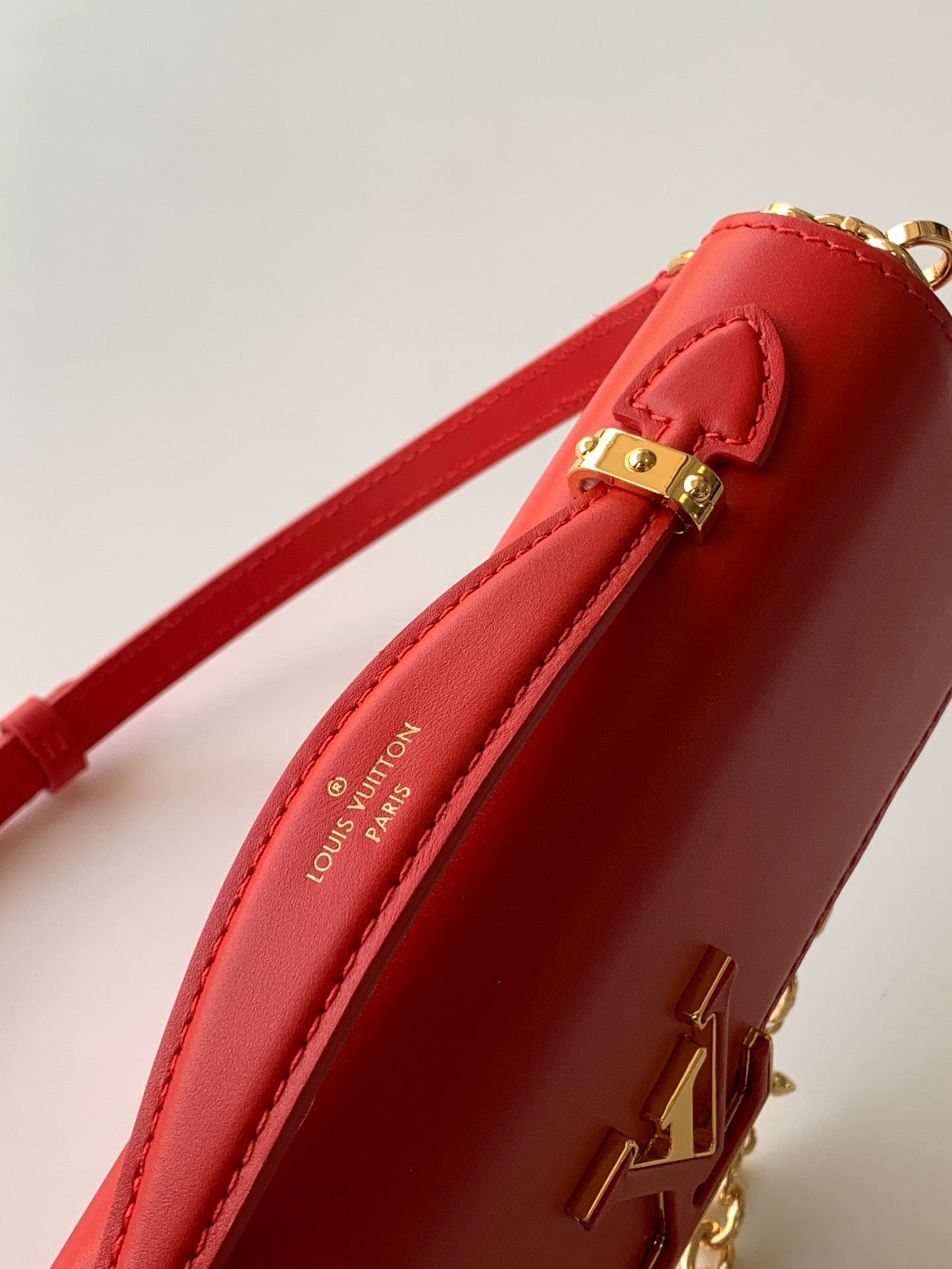 LB1155 Wallet On Chain Capucines / HIGHEST QUALITY VERSION / 9.1 x 4.7 x 1.6 inches