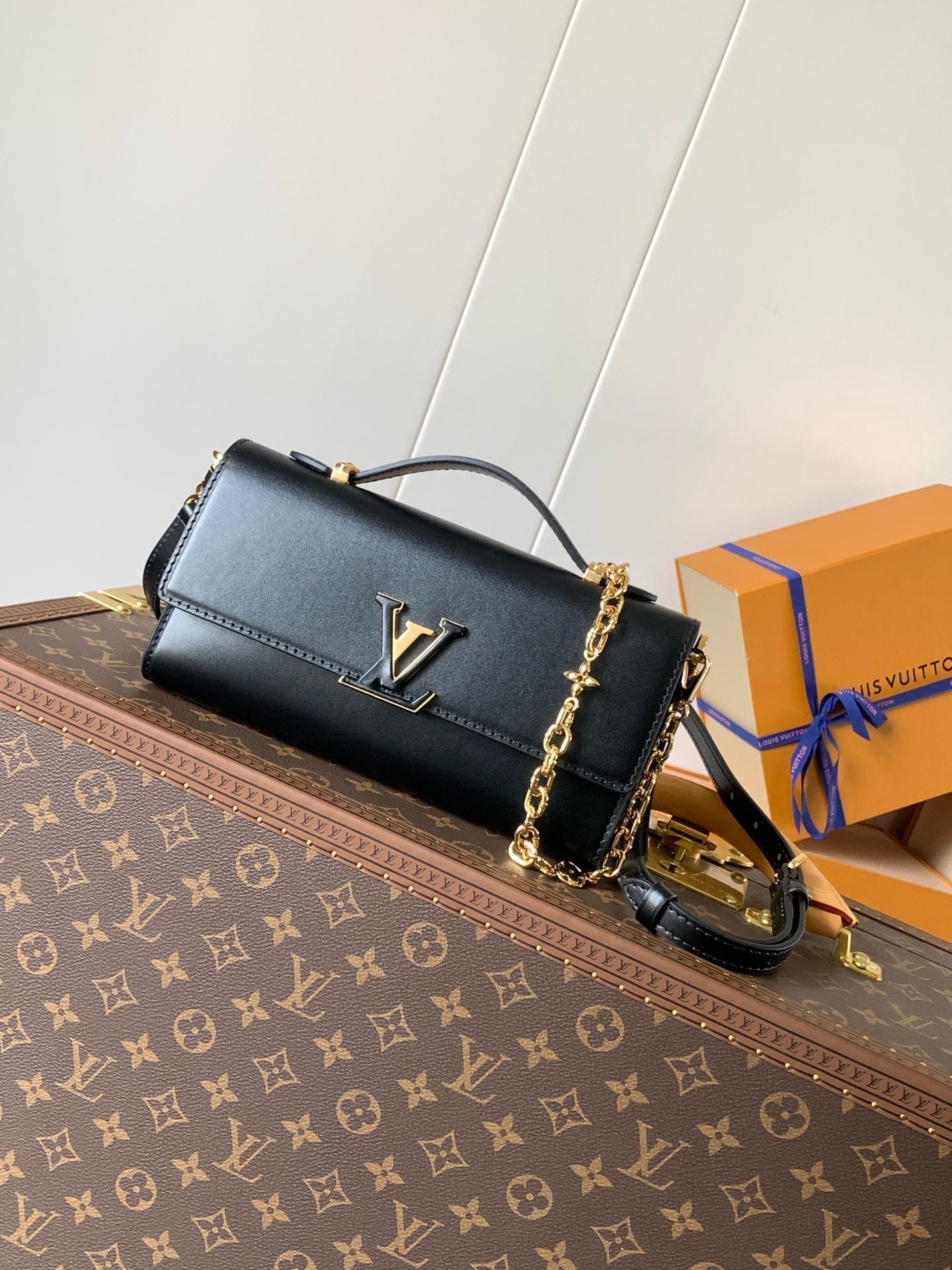LB1156 Wallet On Chain Capucines / HIGHEST QUALITY VERSION / 9.1 x 4.7 x 1.6 inches