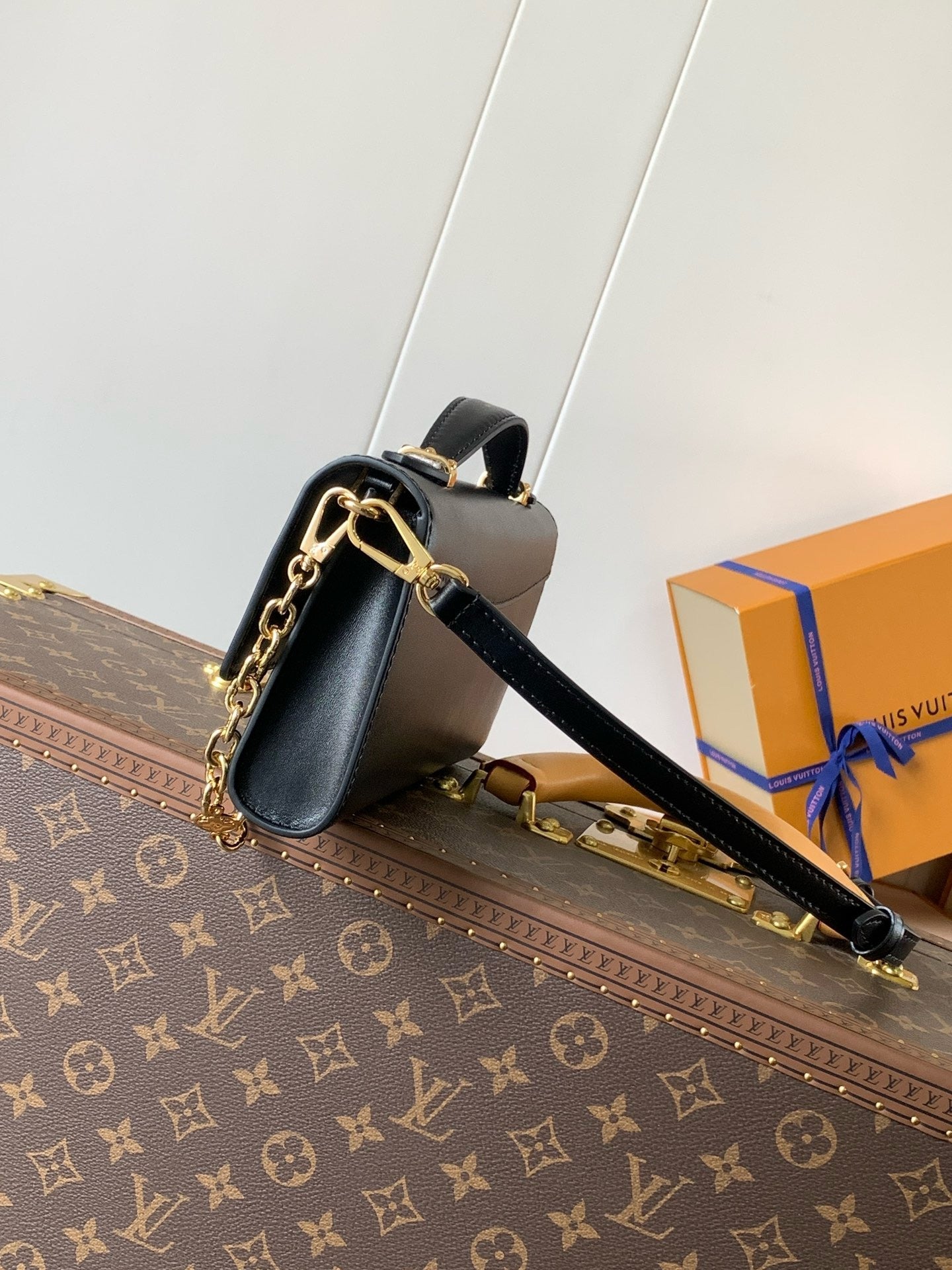 LB1156 Wallet On Chain Capucines / HIGHEST QUALITY VERSION / 9.1 x 4.7 x 1.6 inches