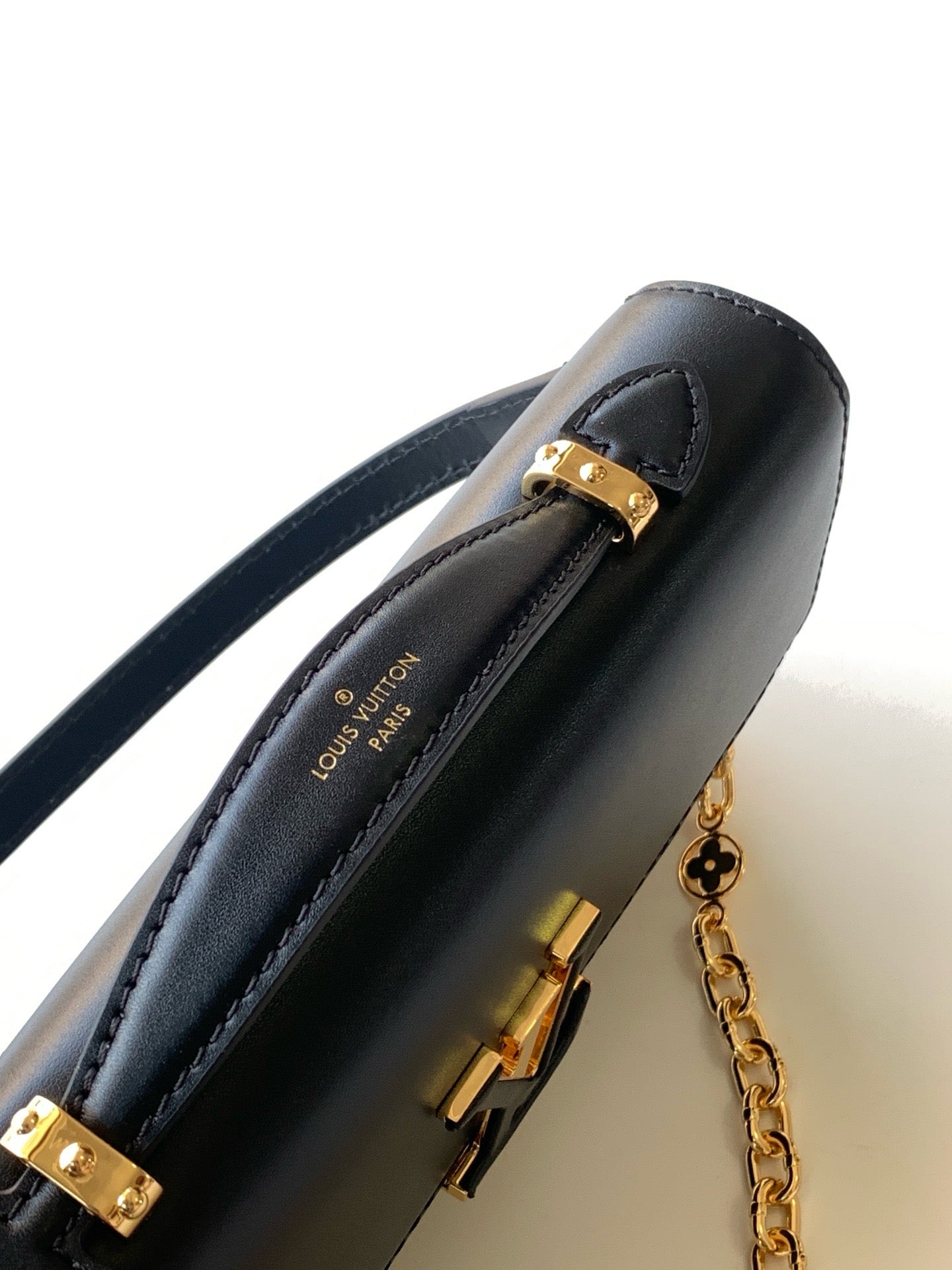 LB1156 Wallet On Chain Capucines / HIGHEST QUALITY VERSION / 9.1 x 4.7 x 1.6 inches