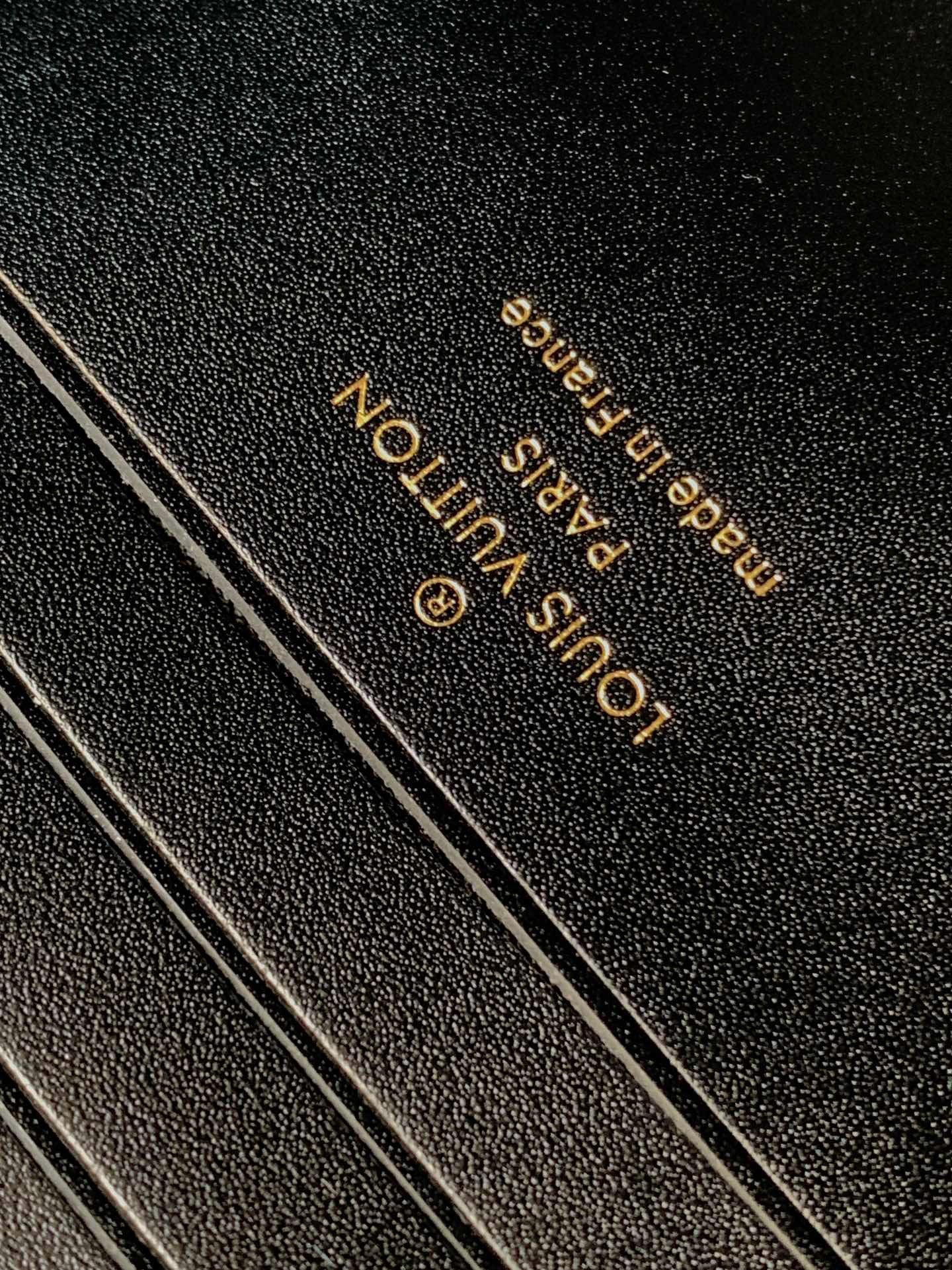 LB1156 Wallet On Chain Capucines / HIGHEST QUALITY VERSION / 9.1 x 4.7 x 1.6 inches