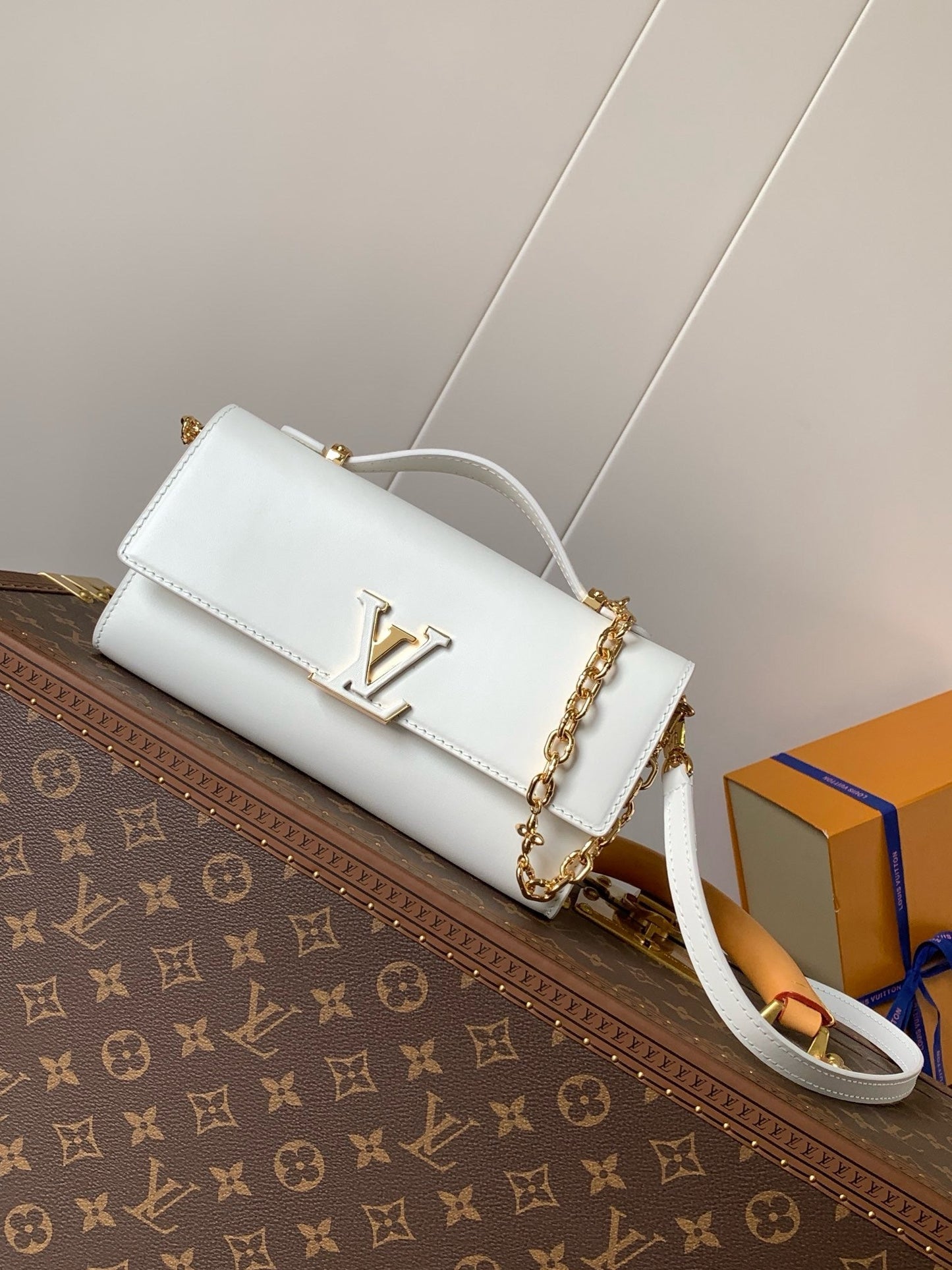 LB1157 Wallet On Chain Capucines / HIGHEST QUALITY VERSION / 9.1 x 4.7 x 1.6 inches
