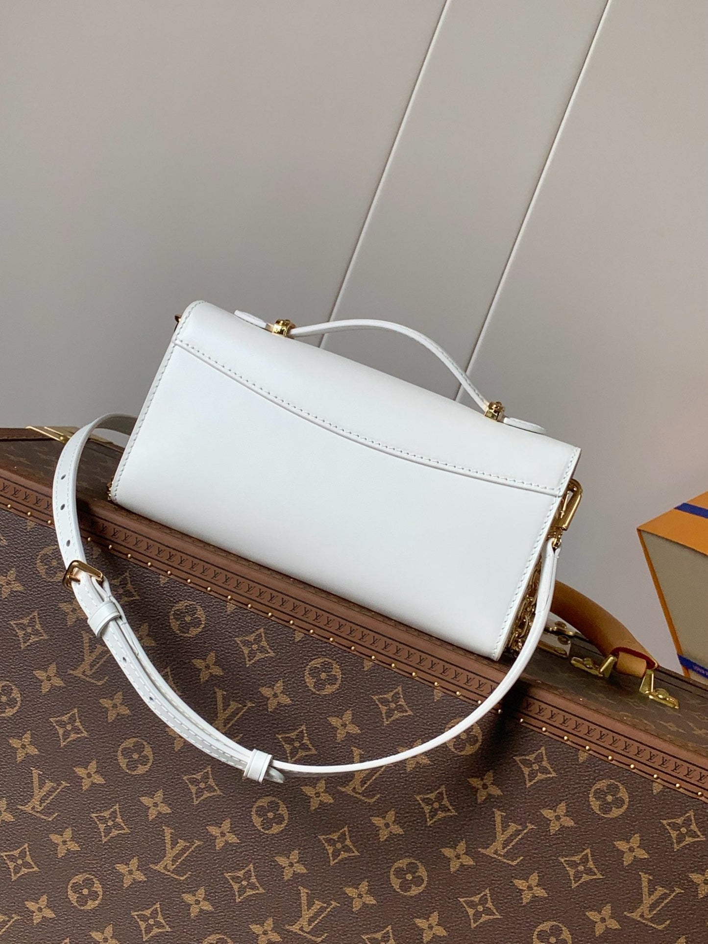 LB1157 Wallet On Chain Capucines / HIGHEST QUALITY VERSION / 9.1 x 4.7 x 1.6 inches