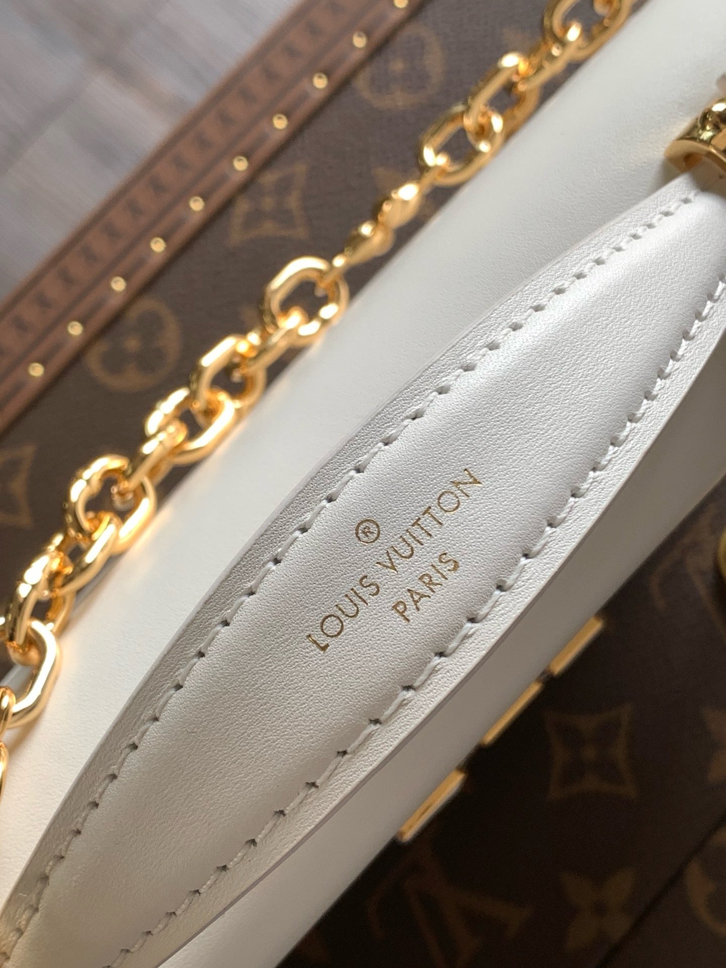 LB1157 Wallet On Chain Capucines / HIGHEST QUALITY VERSION / 9.1 x 4.7 x 1.6 inches
