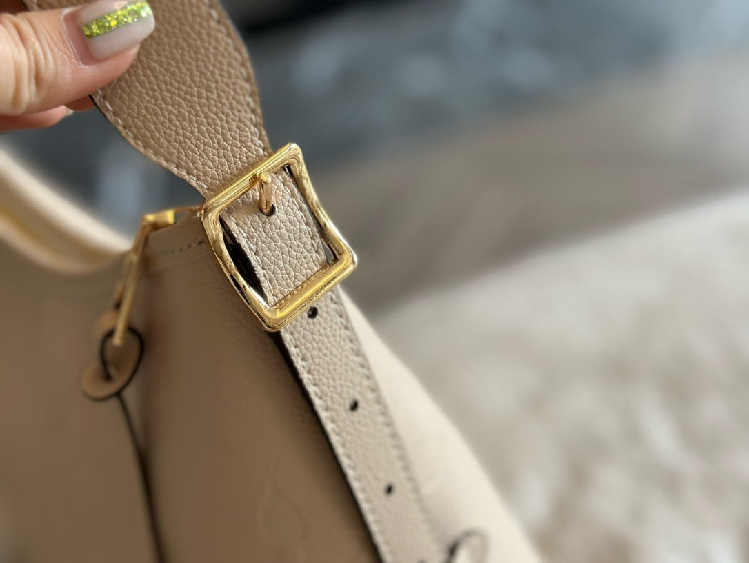 LB1008 CarryAll PM / 11.4 x 9.4 x 4.7 inches