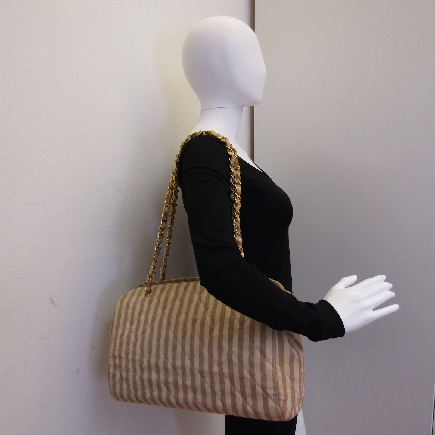 CHANEL Shoulder Bag in Beige Fabric