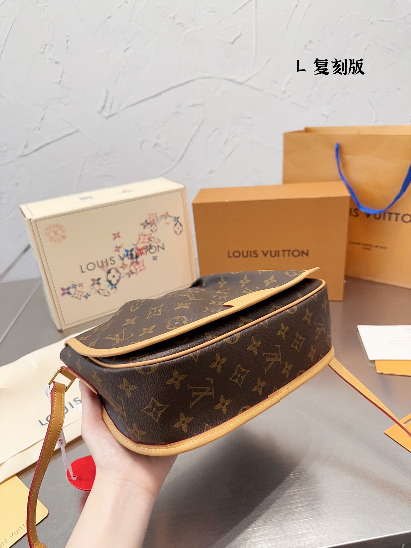LB827 Vintage Small/Medium Shoulder Bag