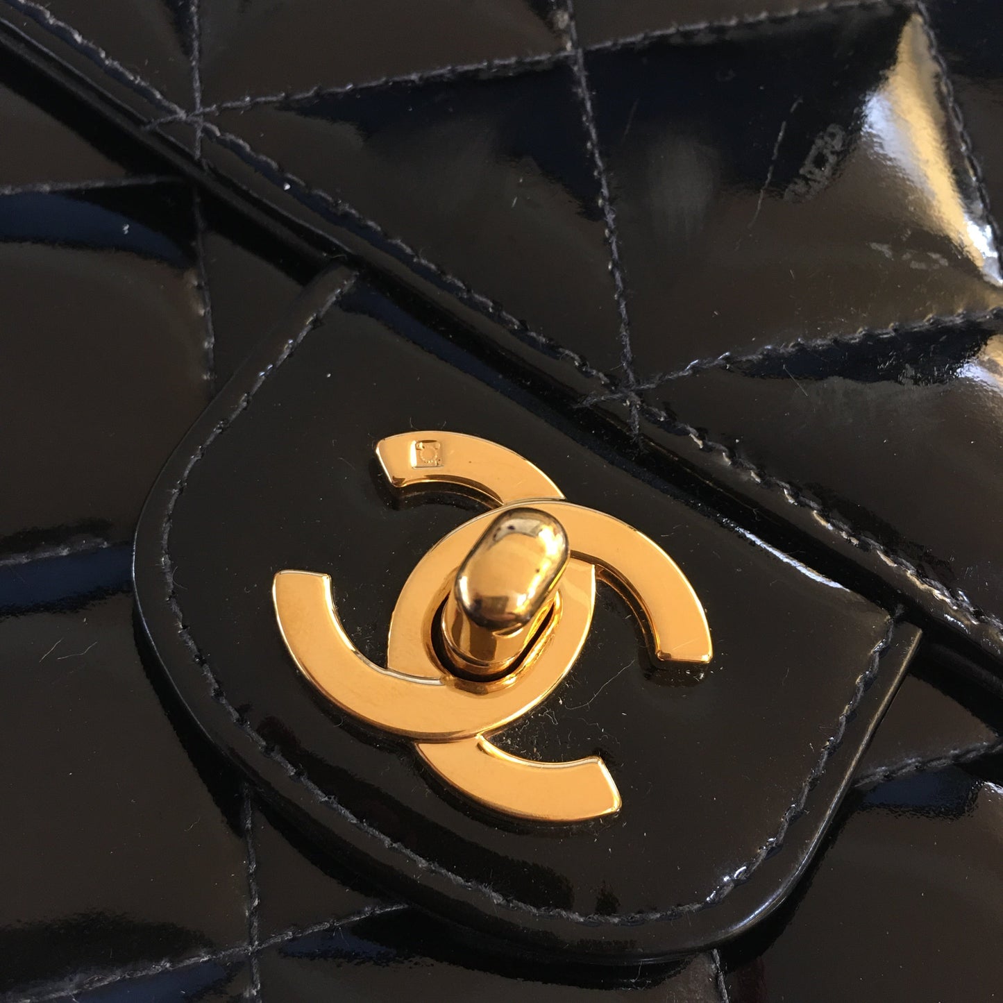 CHANEL Timeless/Classique Shoulder Bag in Black Patent