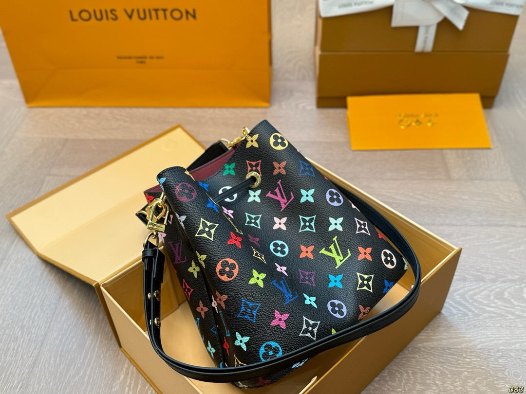 LB1247 Néonoé BB / 7.9 x 7.9 x 5.1 inches