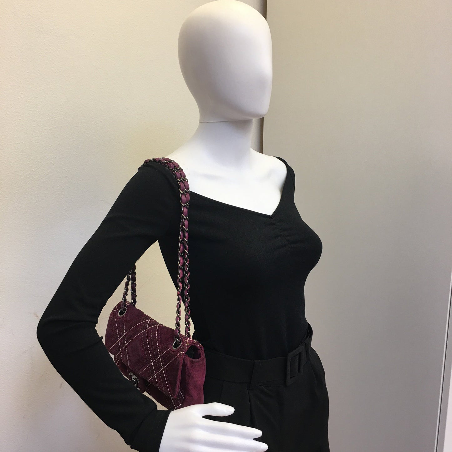 CHANEL Timeless/Classique Shoulder Bag in Purple Suede