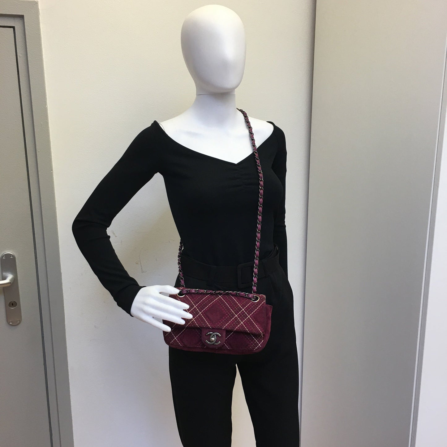 CHANEL Timeless/Classique Shoulder Bag in Purple Suede