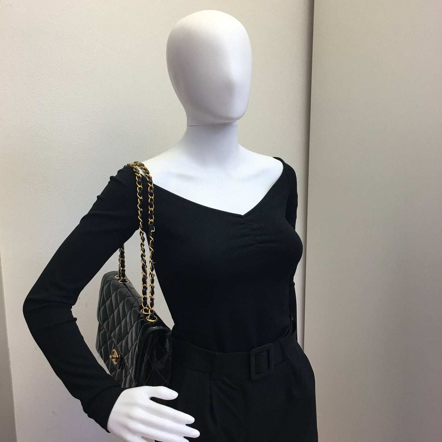 CHANEL Timeless/Classique Shoulder Bag in Black Patent