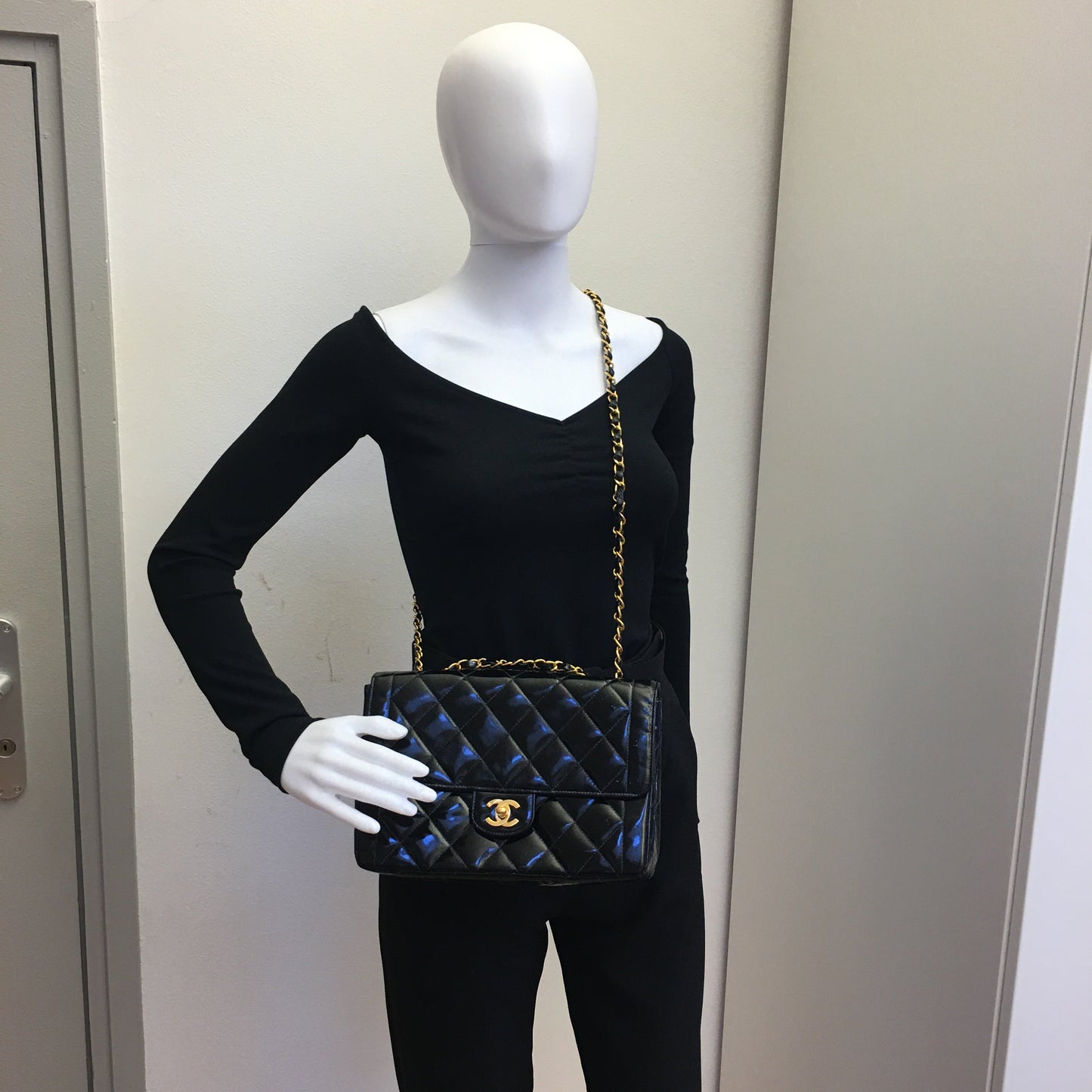 CHANEL Timeless/Classique Shoulder Bag in Black Patent