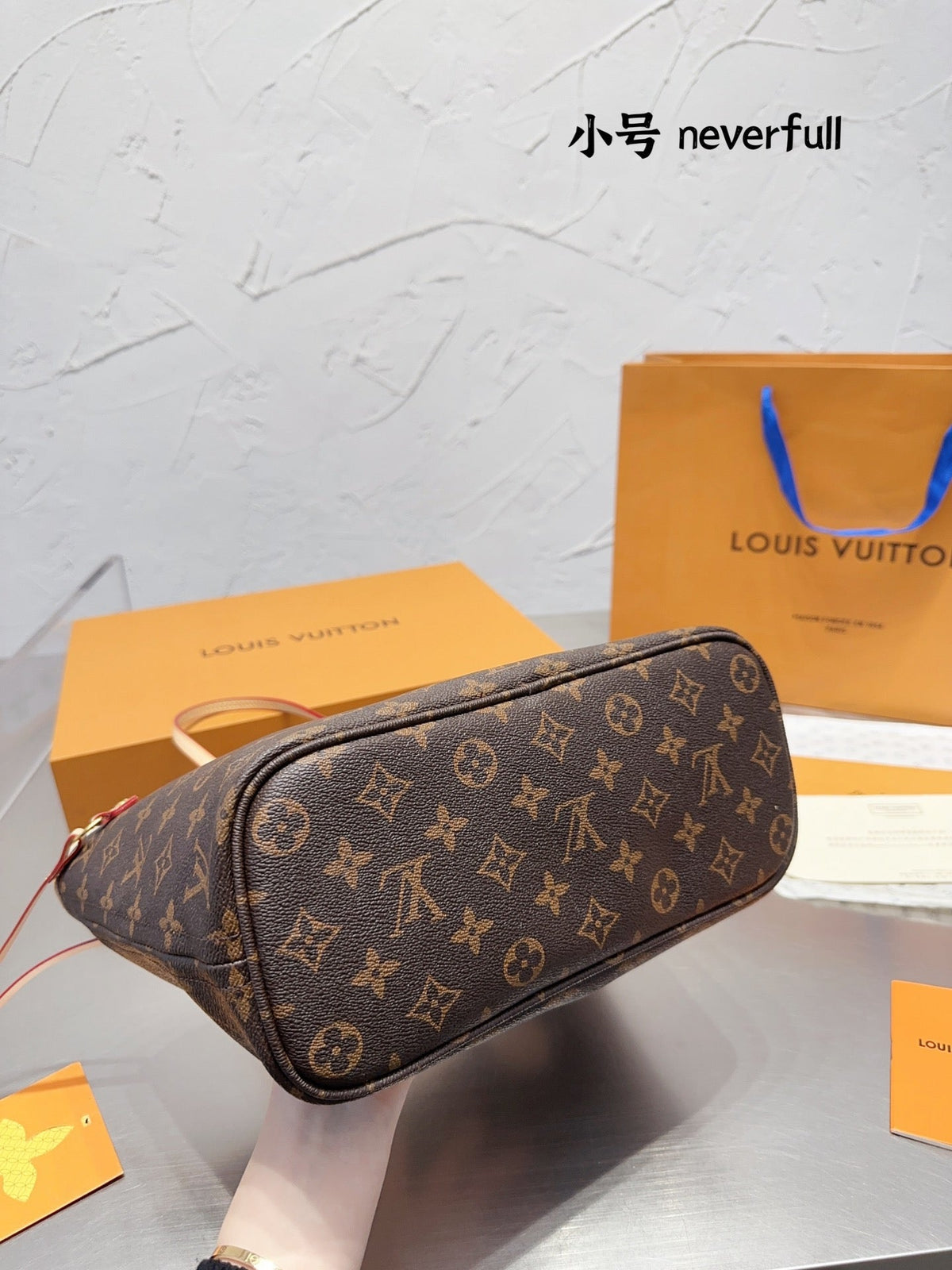 LB774 Neverfull PM / 11.4 x 8.7 x 5.1 inches