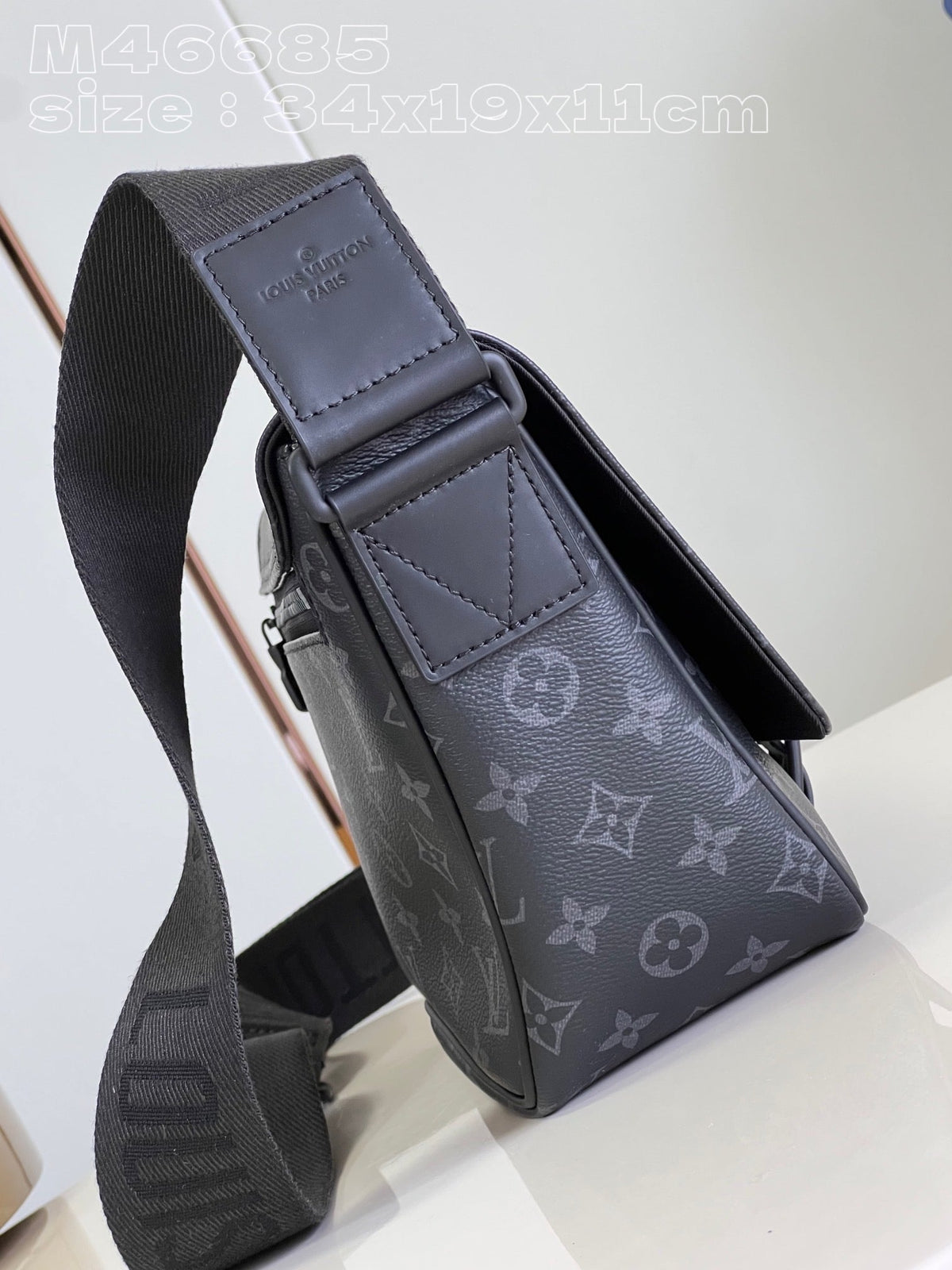 MBG059 Montsouris Messenger / HIGHEST QUALITY VERSION / 13.4 x 7.5 x 4.3 inches