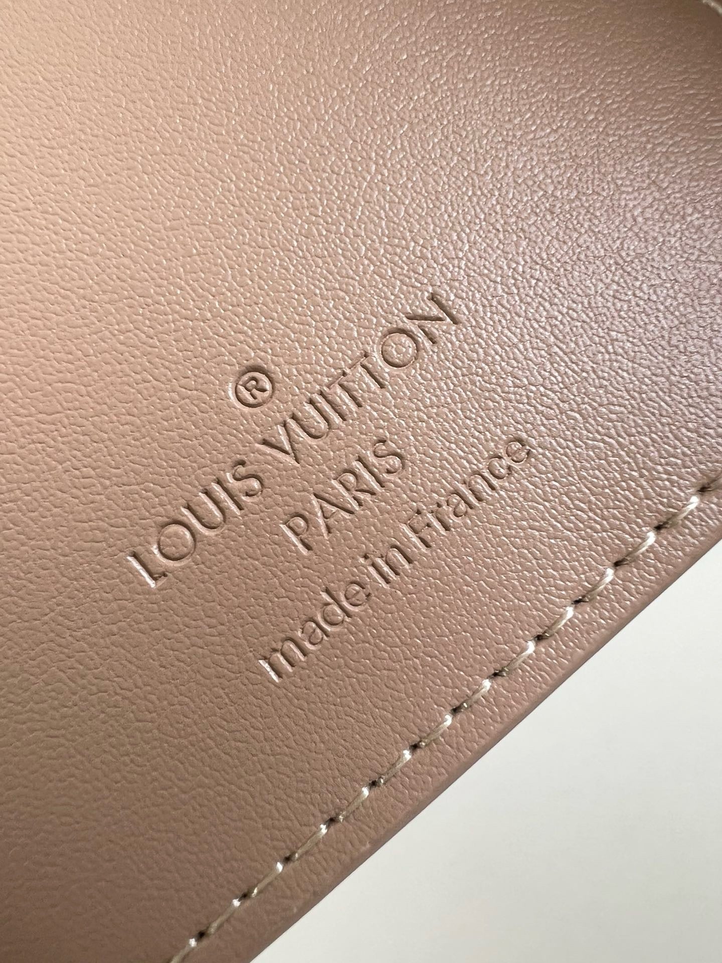 LB1250 Brazza Wallet / 3.9 x 7.5 x 0.8 inches / HIGHEST QUALITY VERSION