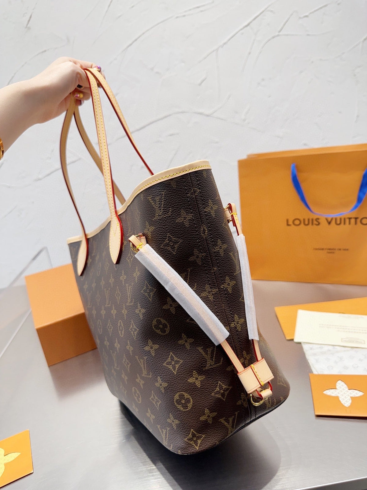 LB883 Neverfull MM / 12.6x11.4x6.7inch