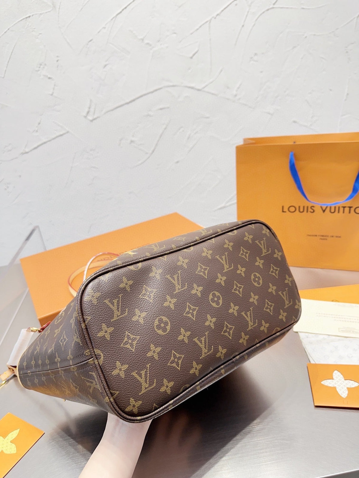 LB883 Neverfull MM / 12.6x11.4x6.7inch